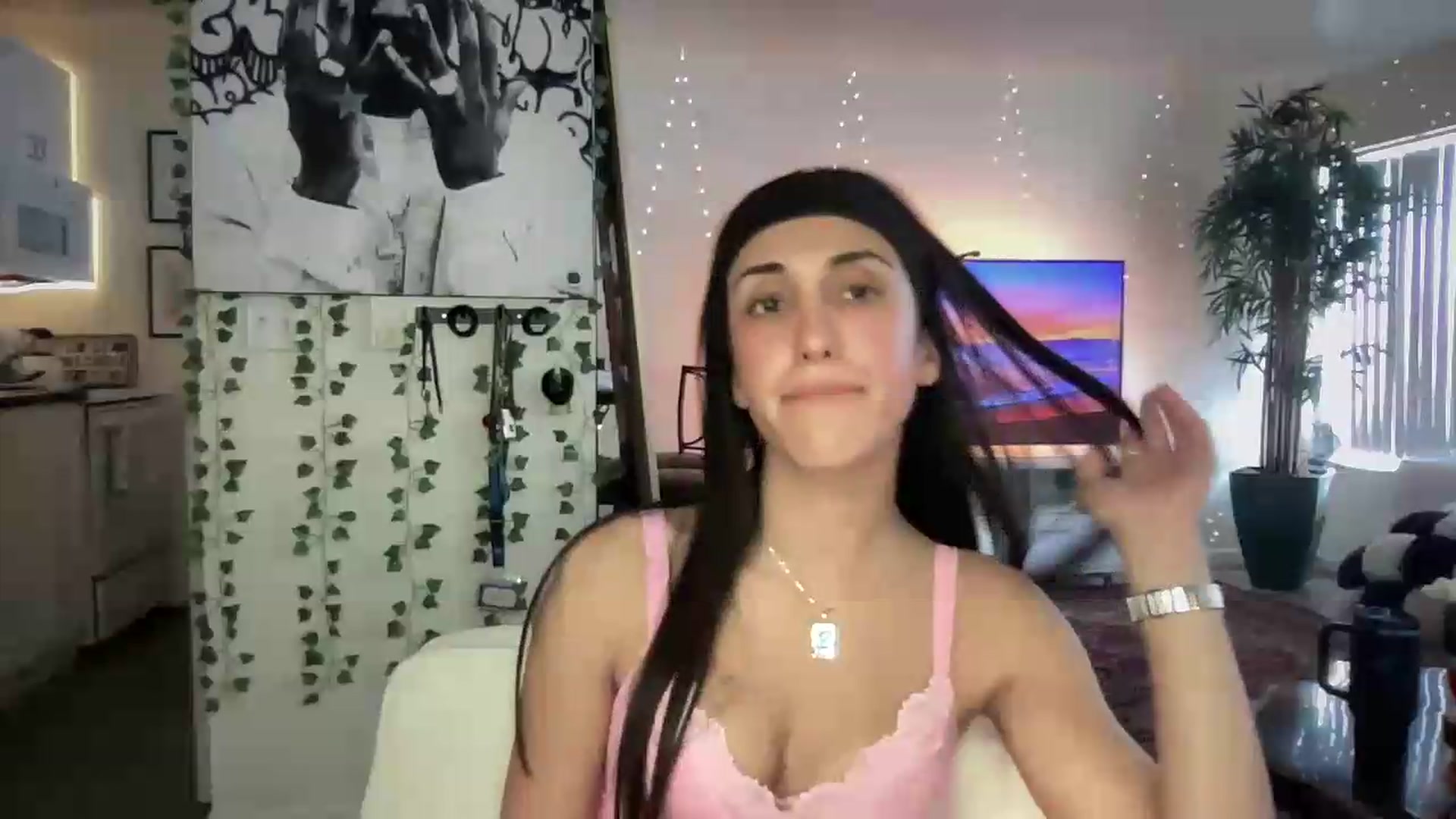 Gallery image thumbnail from LittlePersian's myfreecams stream on, 07/26/2026, 19:08 image 5 of 20