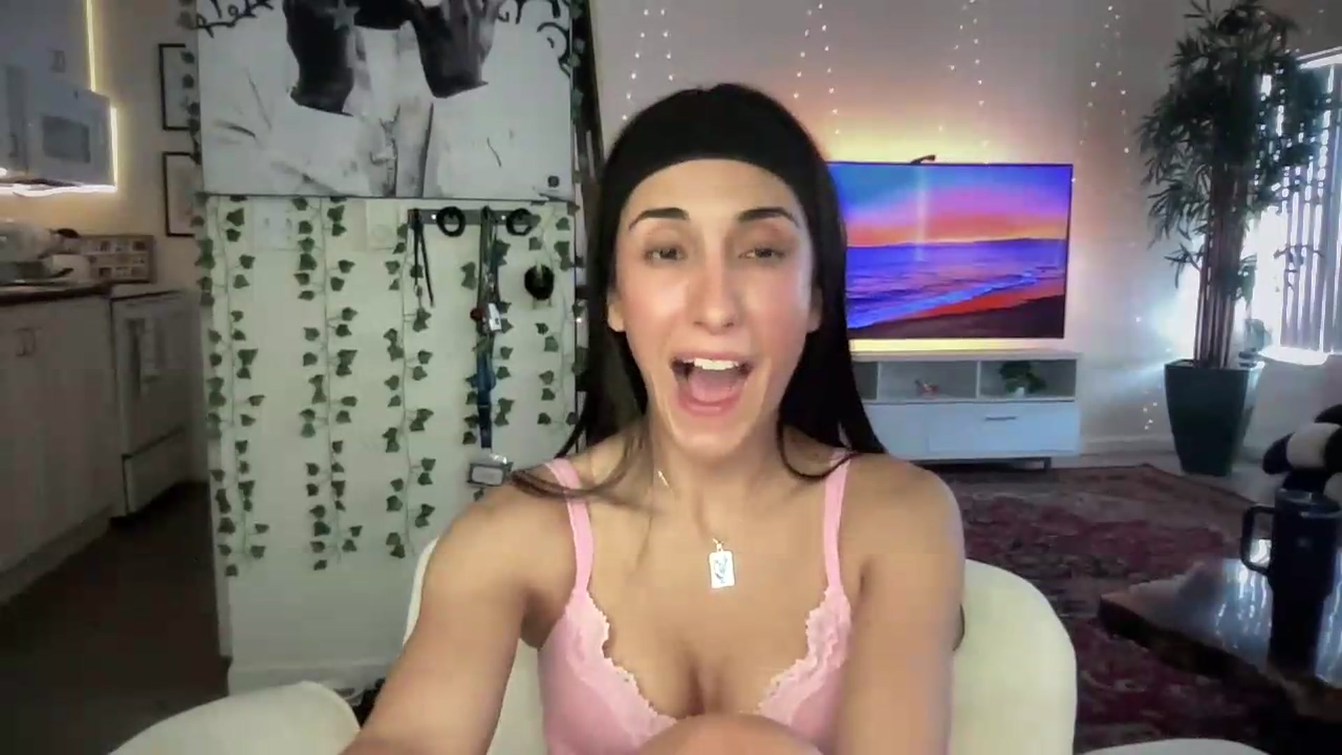 Gallery image thumbnail from LittlePersian's myfreecams stream on, 07/26/2026, 19:08 image 19 of 20