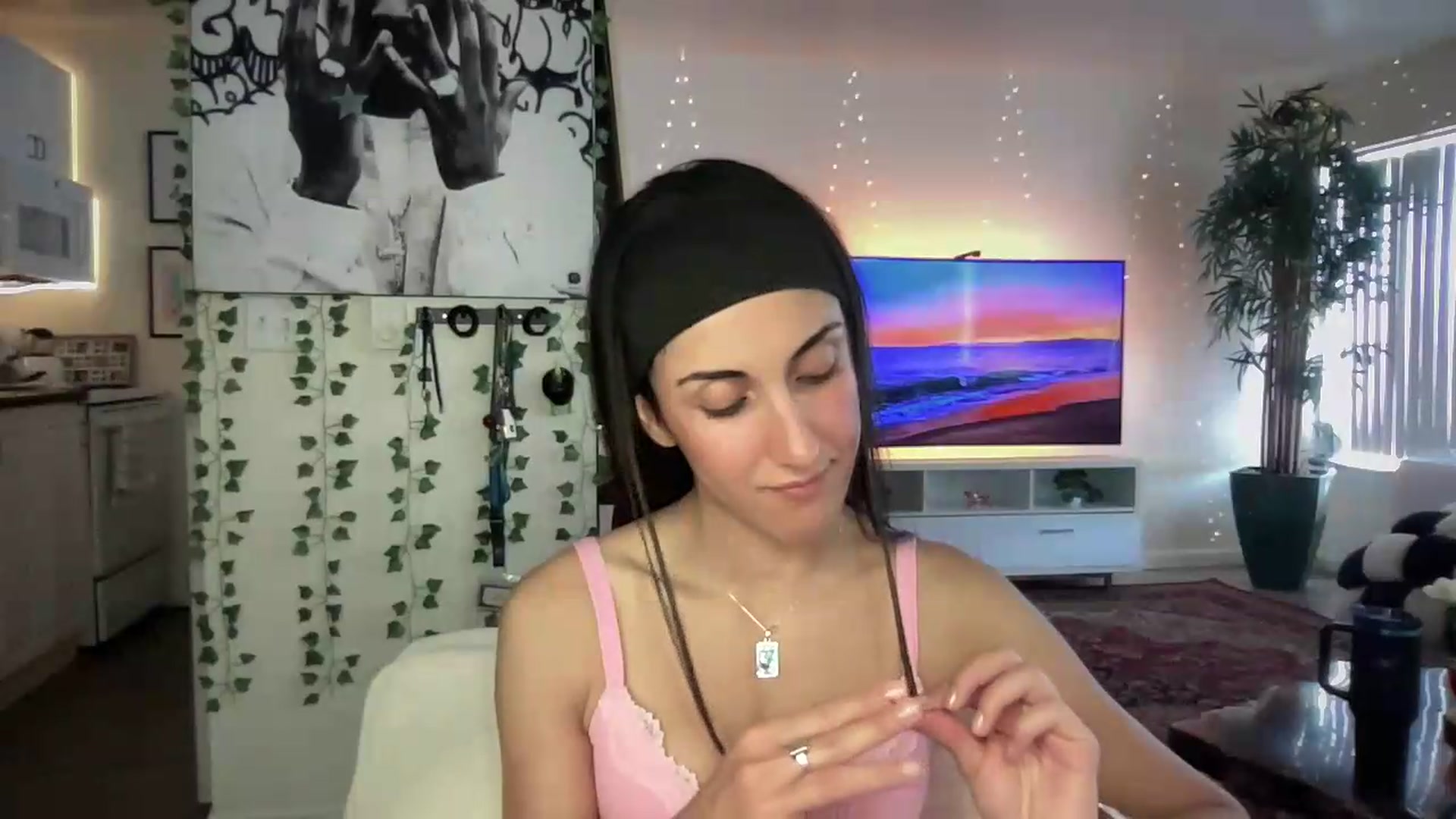 Gallery image thumbnail from LittlePersian's myfreecams stream on, 07/26/2026, 19:08 image 16 of 20