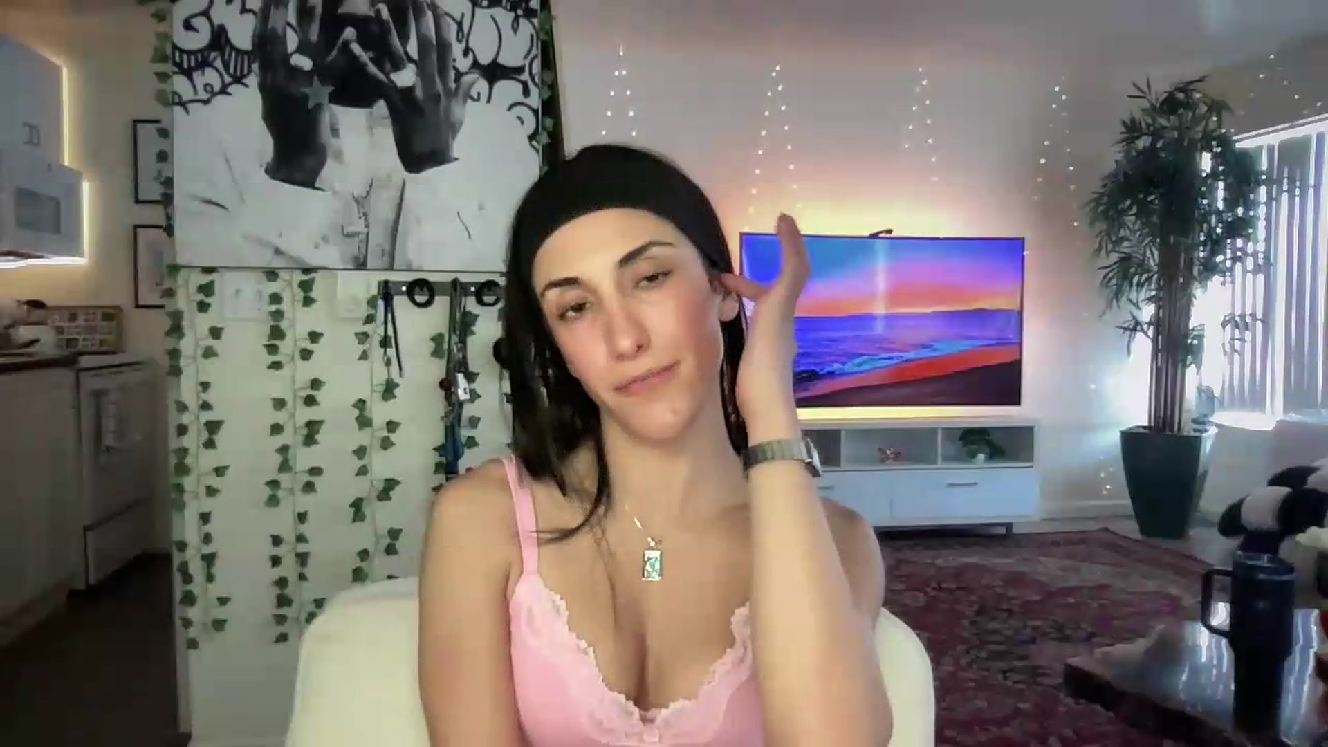 Gallery image thumbnail from LittlePersian's myfreecams stream on, 07/26/2026, 19:08 image 8 of 20