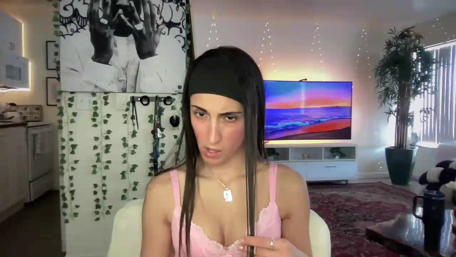 Gallery image thumbnail from LittlePersian's myfreecams stream on, 07/26/2026, 19:08 image 14 of 20