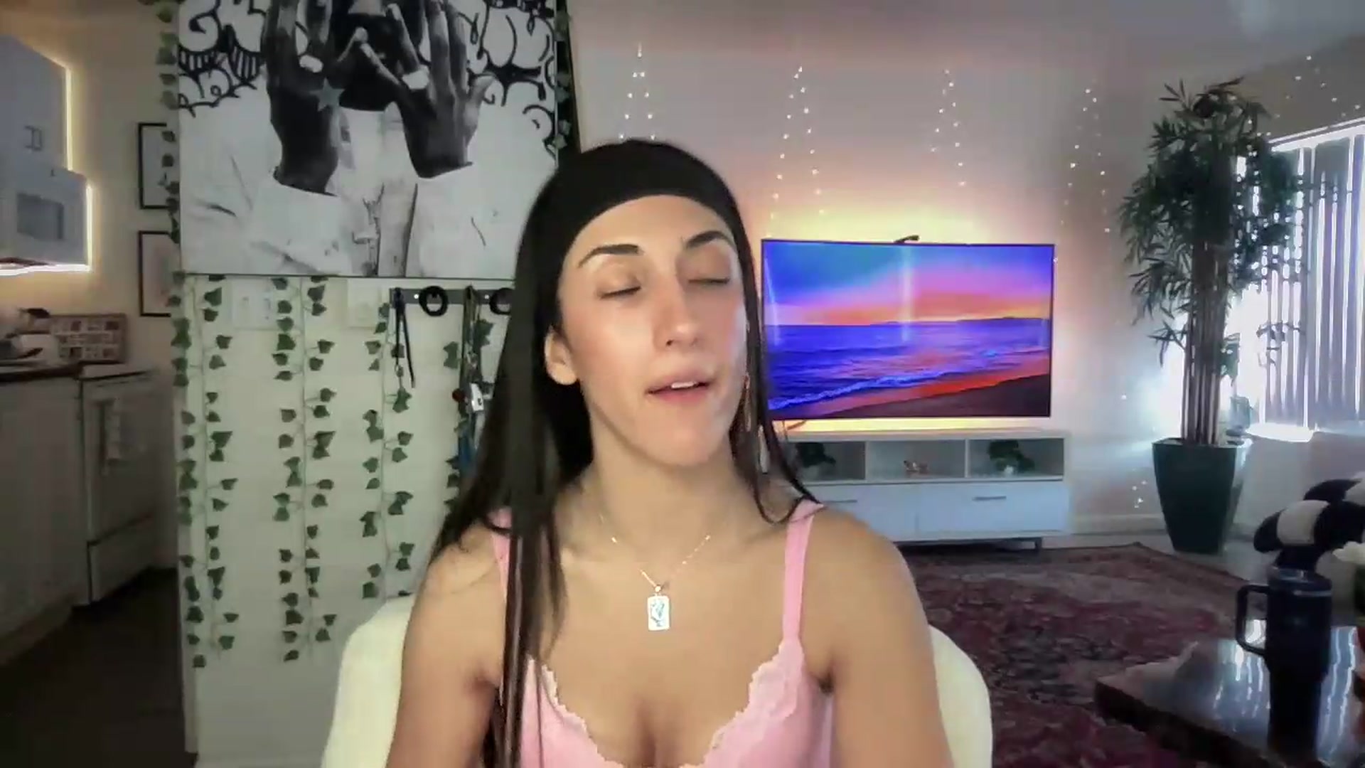 Gallery image thumbnail from LittlePersian's myfreecams stream on, 07/26/2026, 19:08 image 13 of 20