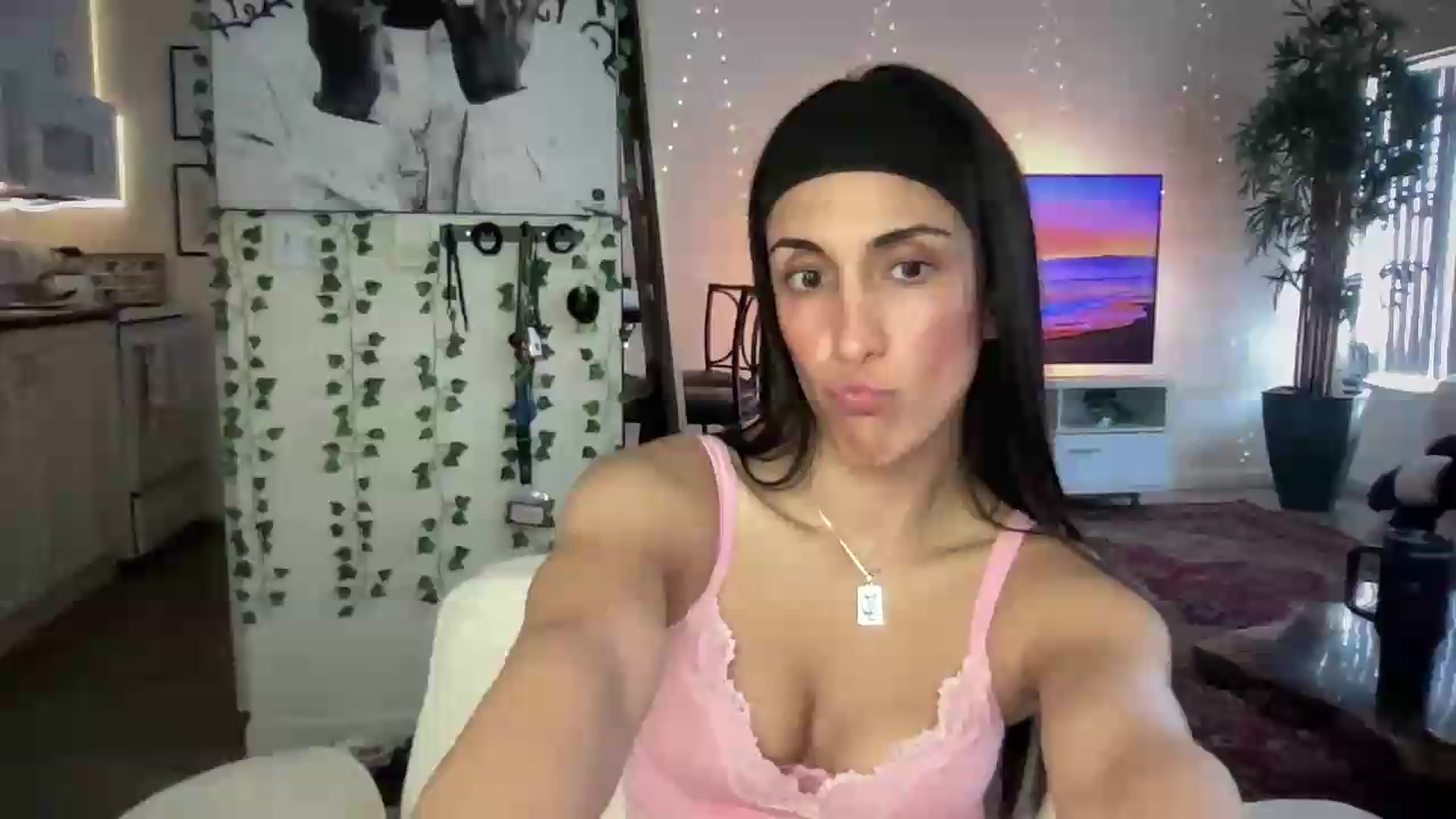Gallery image thumbnail from LittlePersian's myfreecams stream on, 07/26/2026, 19:28 image 3 of 20