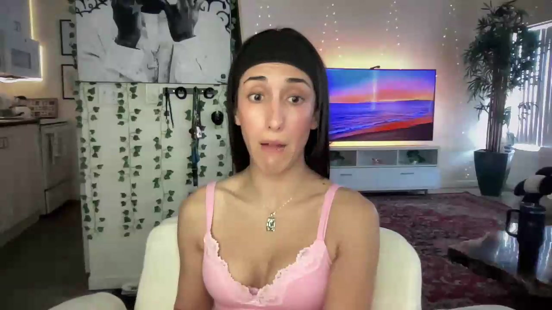 Gallery image thumbnail from LittlePersian's myfreecams stream on, 07/26/2026, 19:28 image 7 of 20