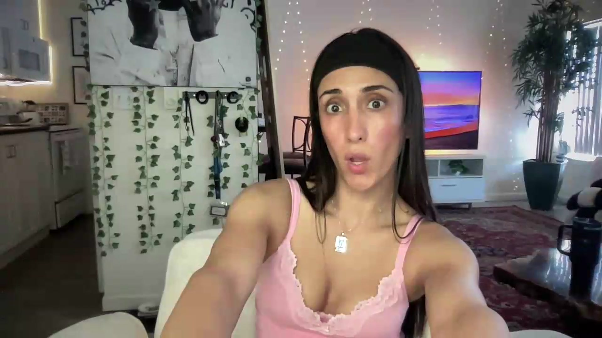 Gallery image thumbnail from LittlePersian's myfreecams stream on, 07/26/2026, 19:28 image 10 of 20