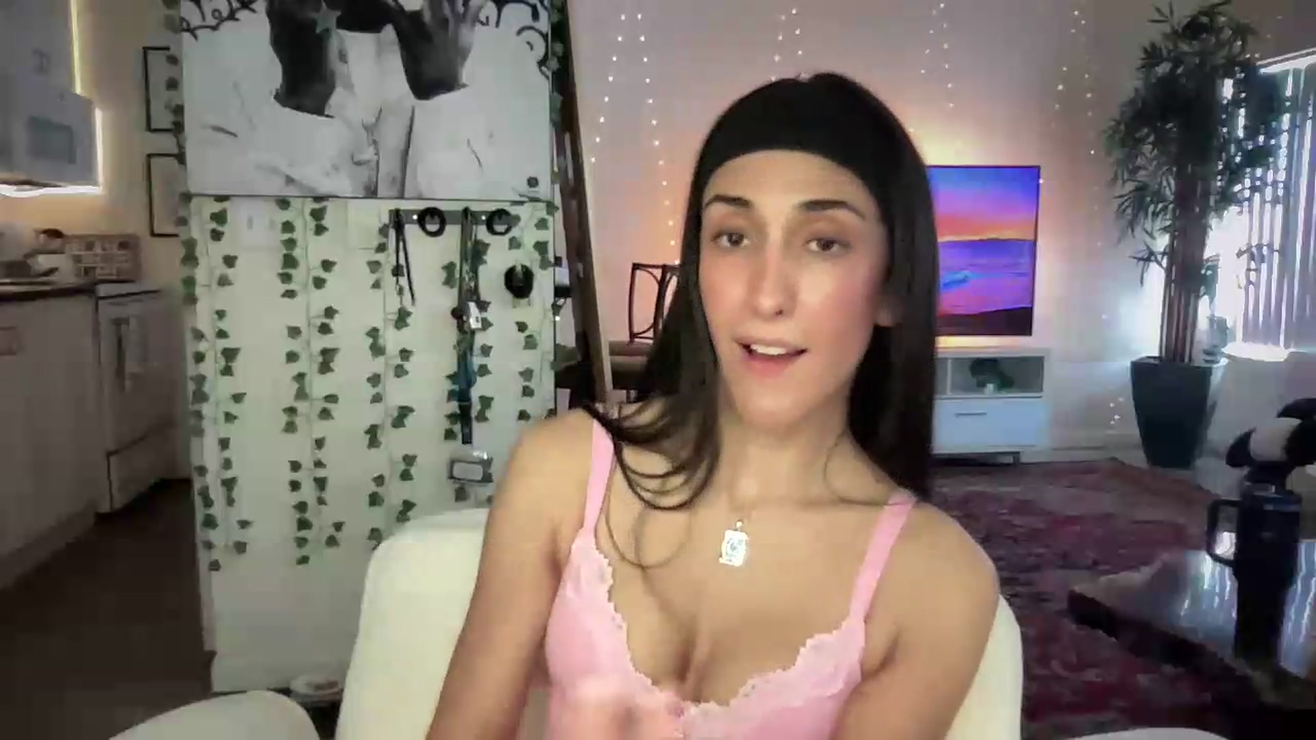 Gallery image thumbnail from LittlePersian's myfreecams stream on, 07/26/2026, 19:28 image 13 of 20