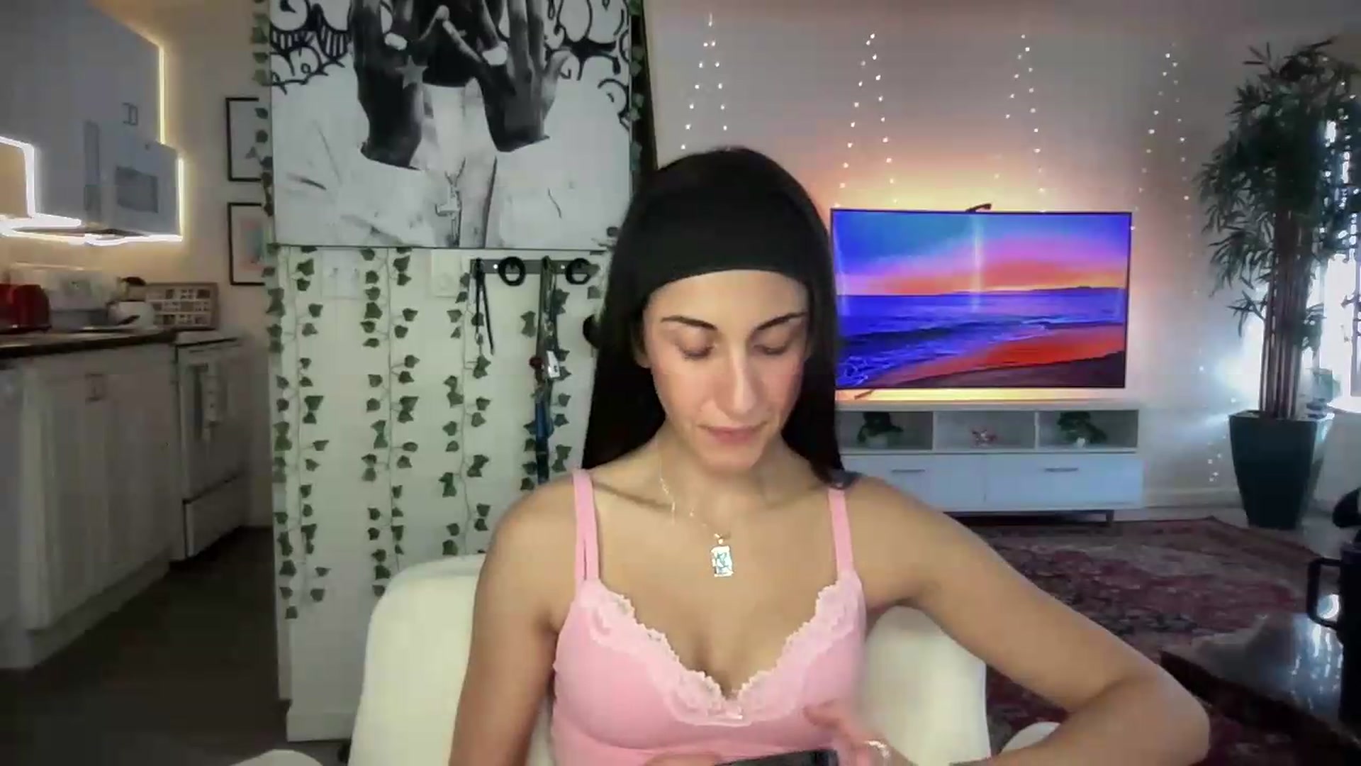 Gallery image thumbnail from LittlePersian's myfreecams stream on, 07/26/2026, 20:20 image 7 of 20