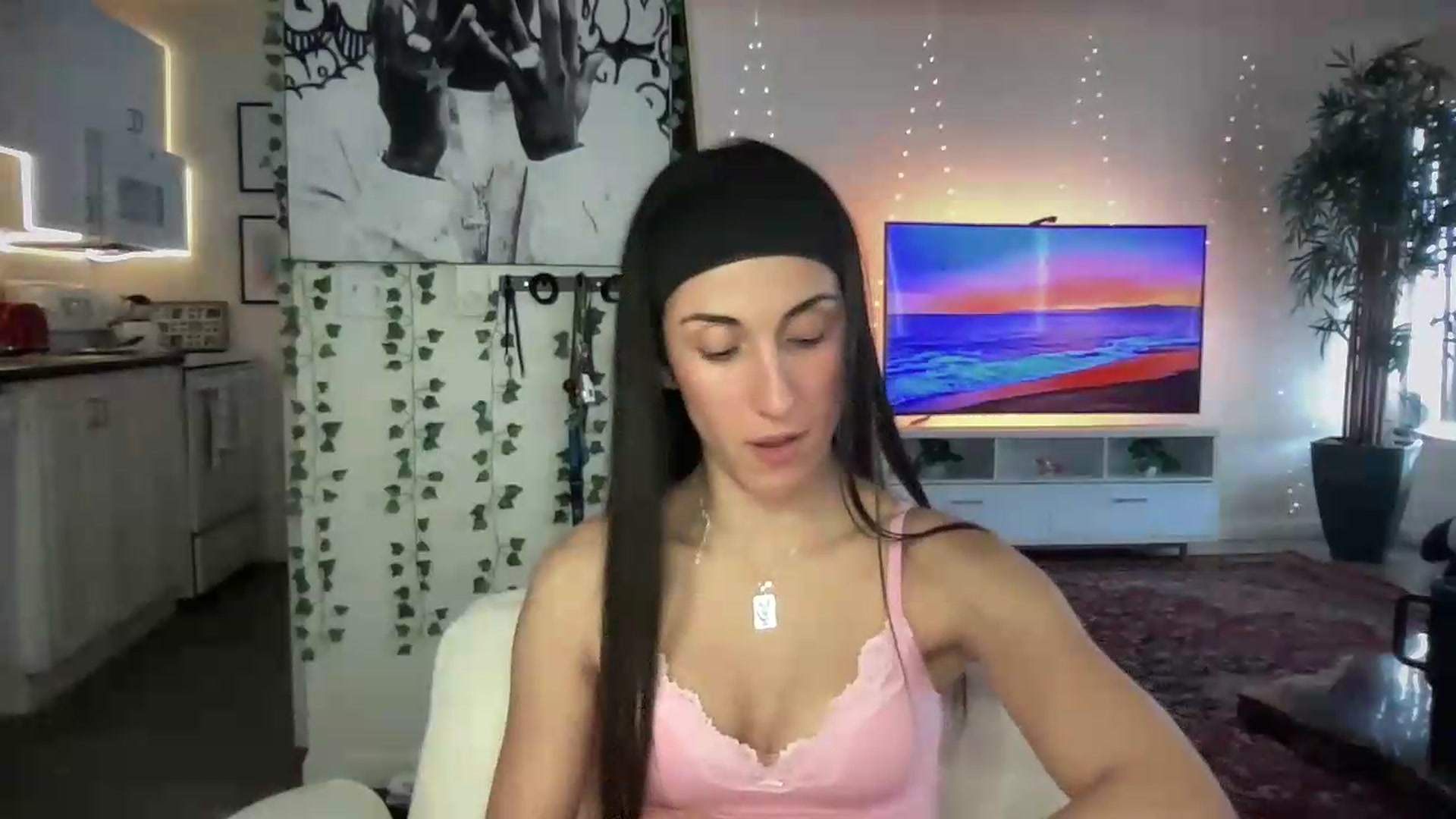 Gallery image thumbnail from LittlePersian's myfreecams stream on, 07/26/2026, 20:20 image 4 of 20