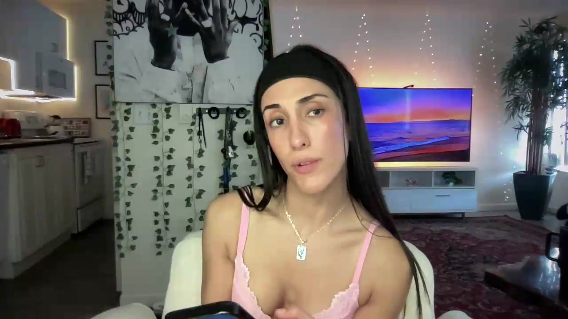 Gallery image thumbnail from LittlePersian's myfreecams stream on, 07/26/2026, 20:20 image 11 of 20