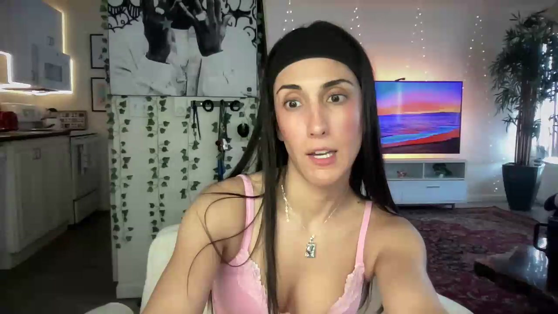 Gallery image thumbnail from LittlePersian's myfreecams stream on, 07/26/2026, 20:20 image 3 of 20