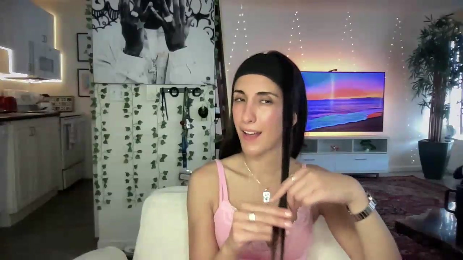 Gallery image thumbnail from LittlePersian's myfreecams stream on, 07/26/2026, 20:20 image 6 of 20