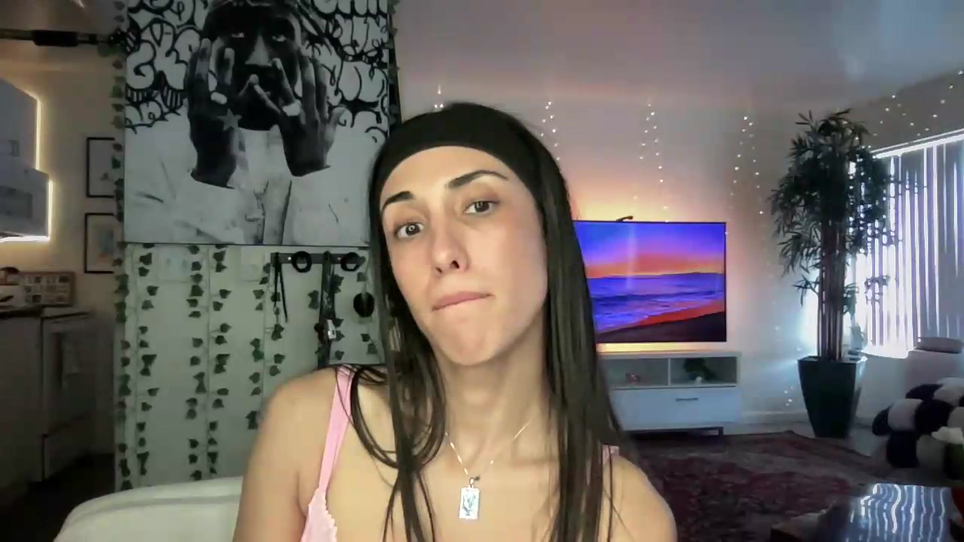 Gallery image thumbnail from LittlePersian's myfreecams stream on, 07/26/2026, 21:21 image 18 of 20