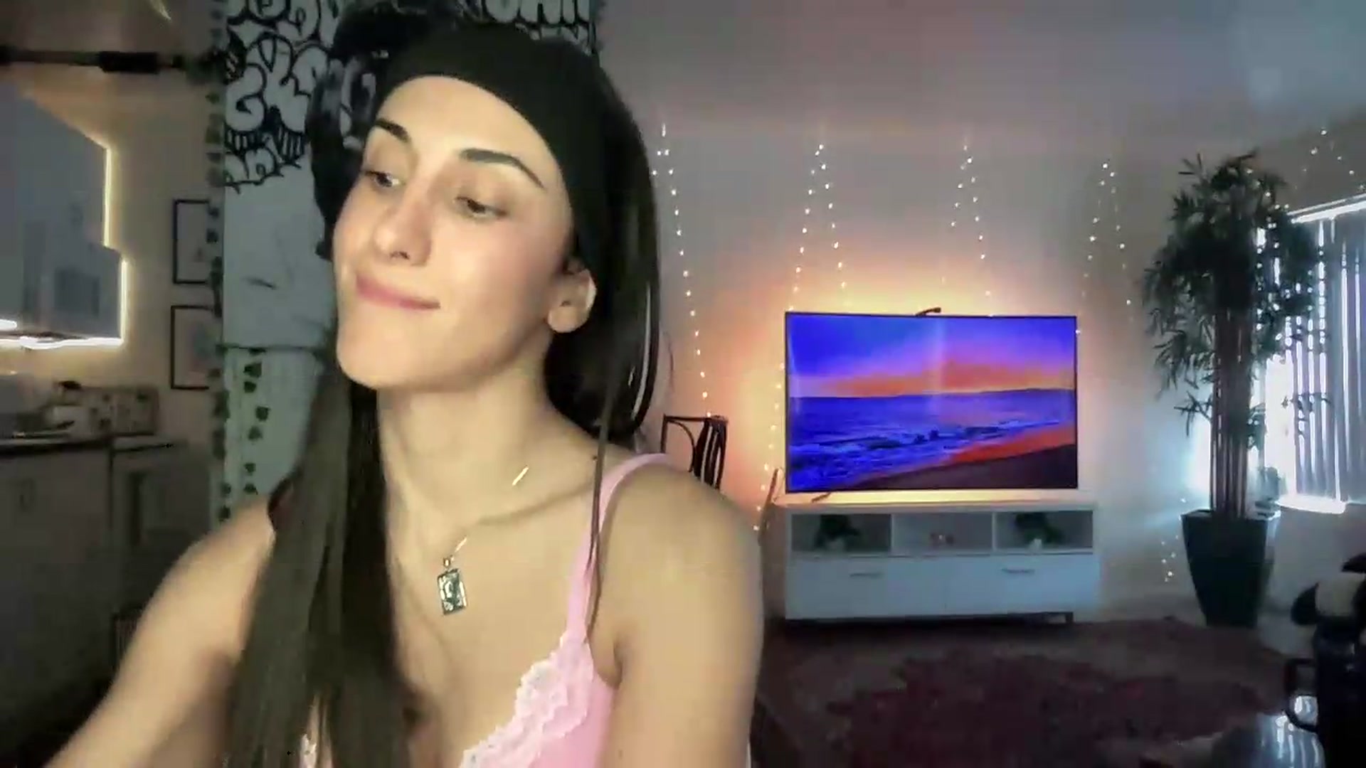 Gallery image thumbnail from LittlePersian's myfreecams stream on, 07/26/2026, 21:21 image 11 of 20