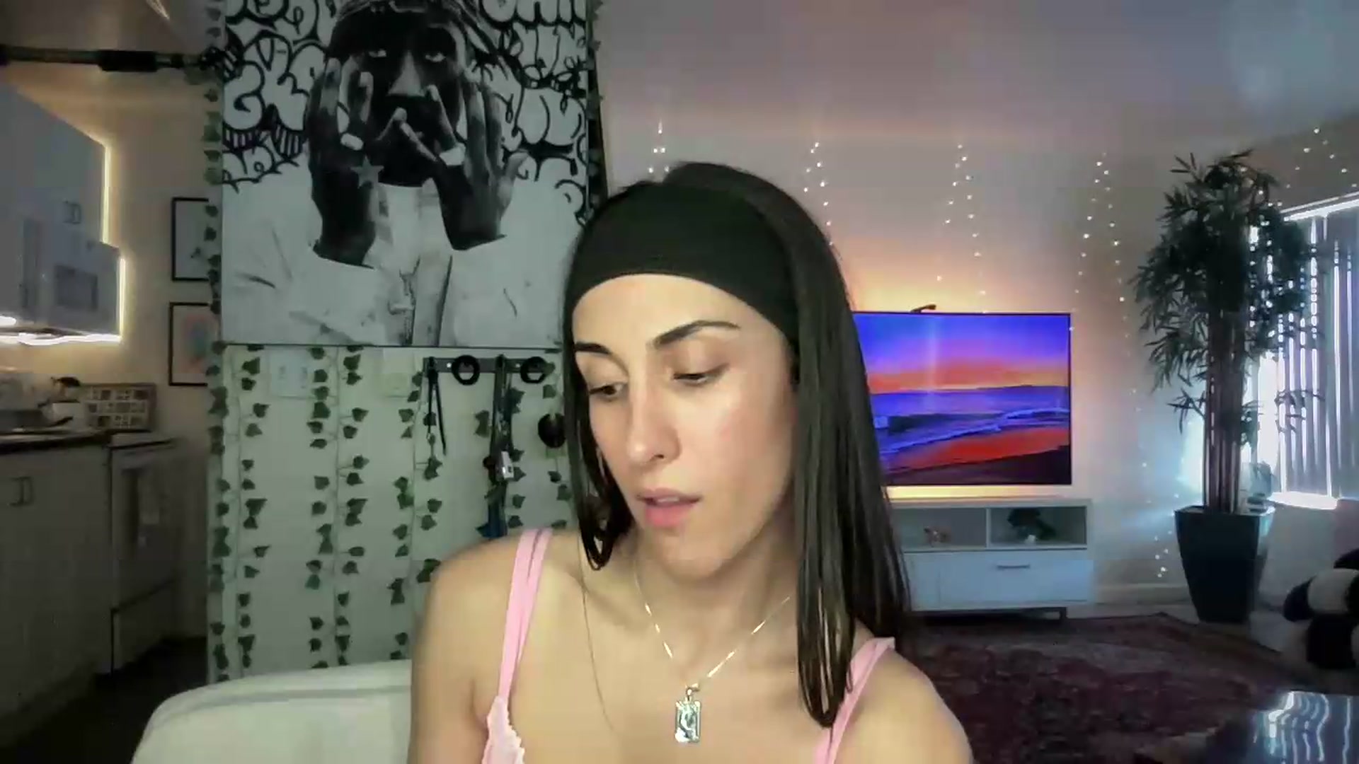 Gallery image thumbnail from LittlePersian's myfreecams stream on, 07/26/2026, 21:21 image 15 of 20