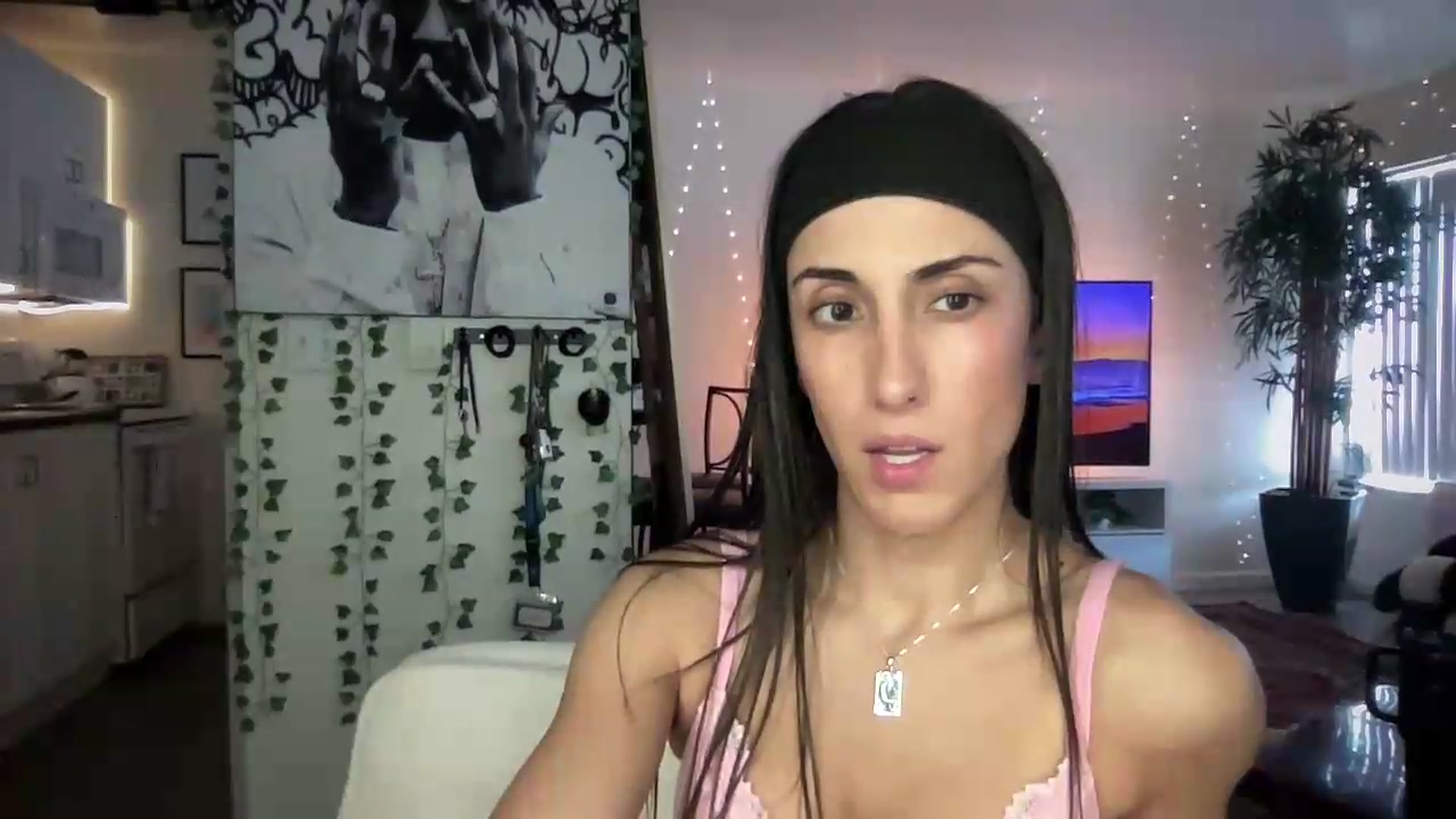 Gallery image thumbnail from LittlePersian's myfreecams stream on, 07/26/2026, 21:21 image 8 of 20