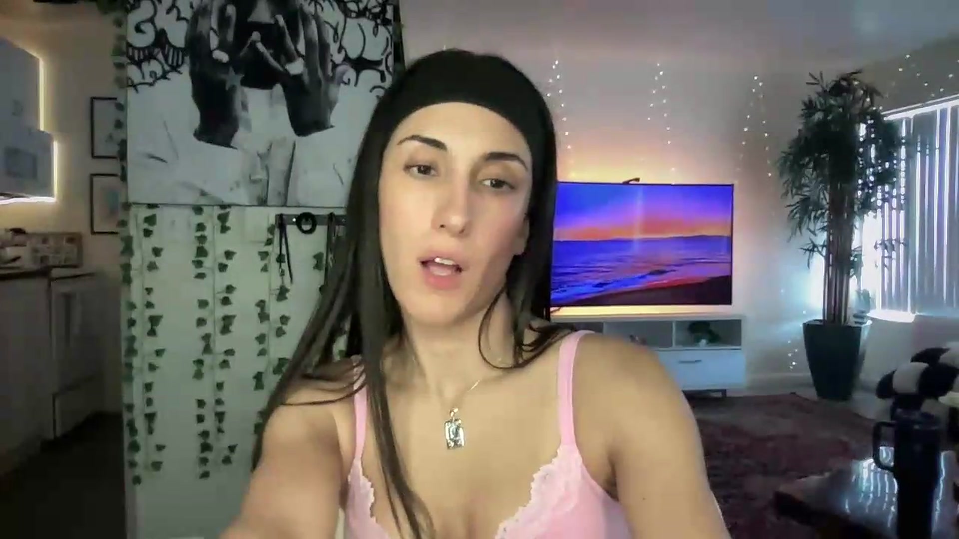 Gallery image thumbnail from LittlePersian's myfreecams stream on, 07/26/2026, 21:21 image 5 of 20