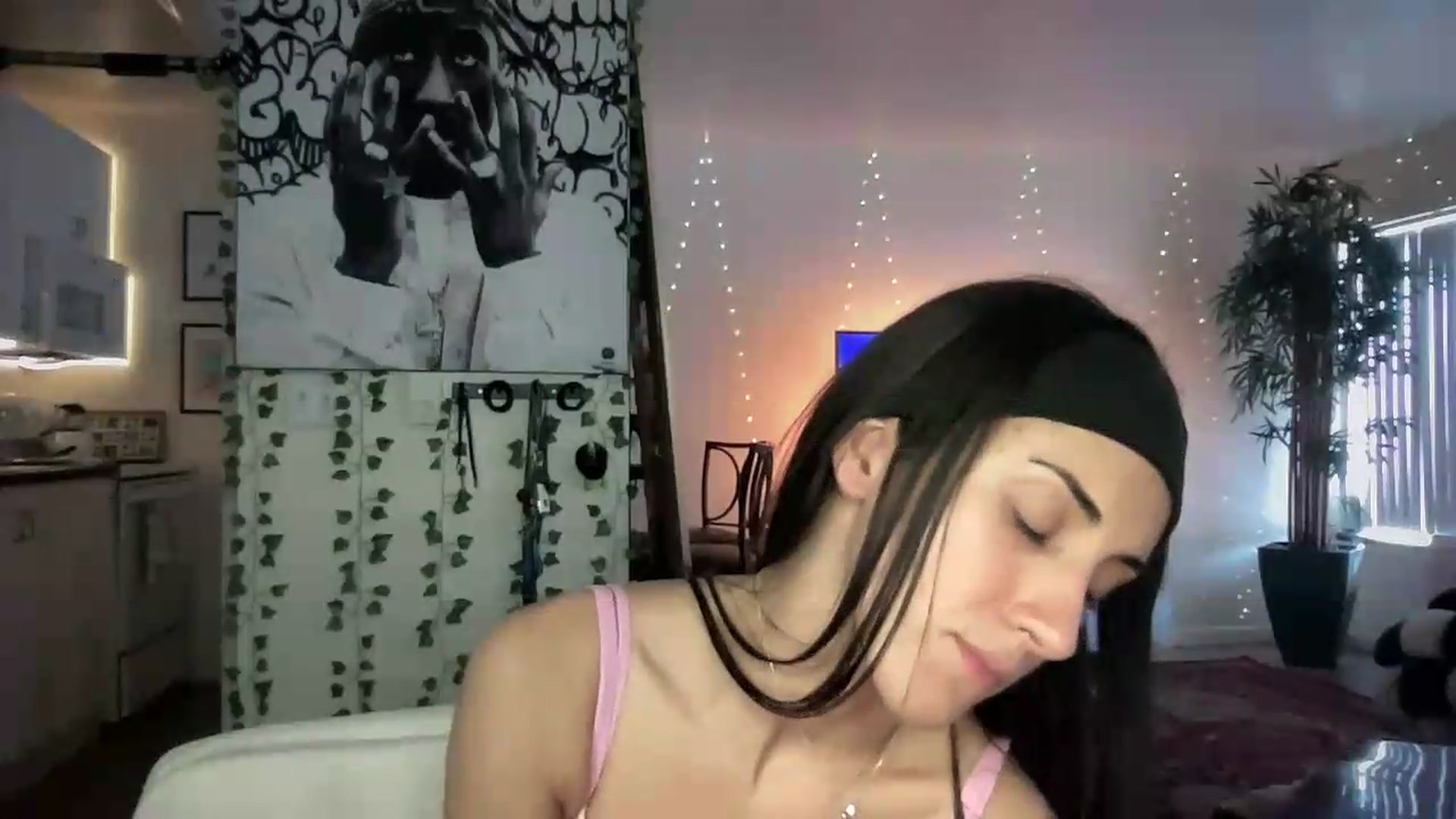 Gallery image thumbnail from LittlePersian's myfreecams stream on, 07/26/2026, 21:21 image 16 of 20