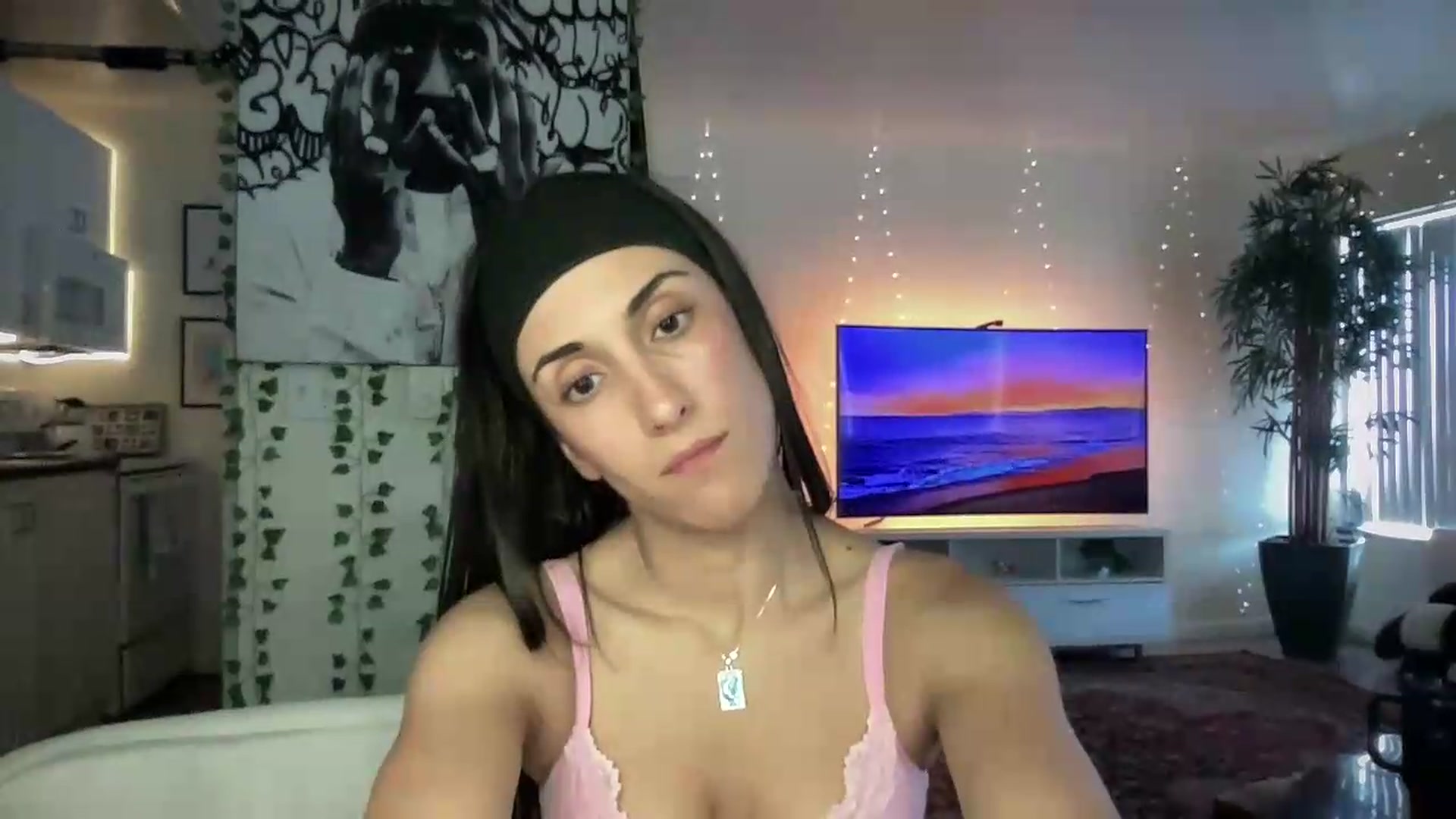 Gallery image thumbnail from LittlePersian's myfreecams stream on, 07/26/2026, 21:21 image 13 of 20