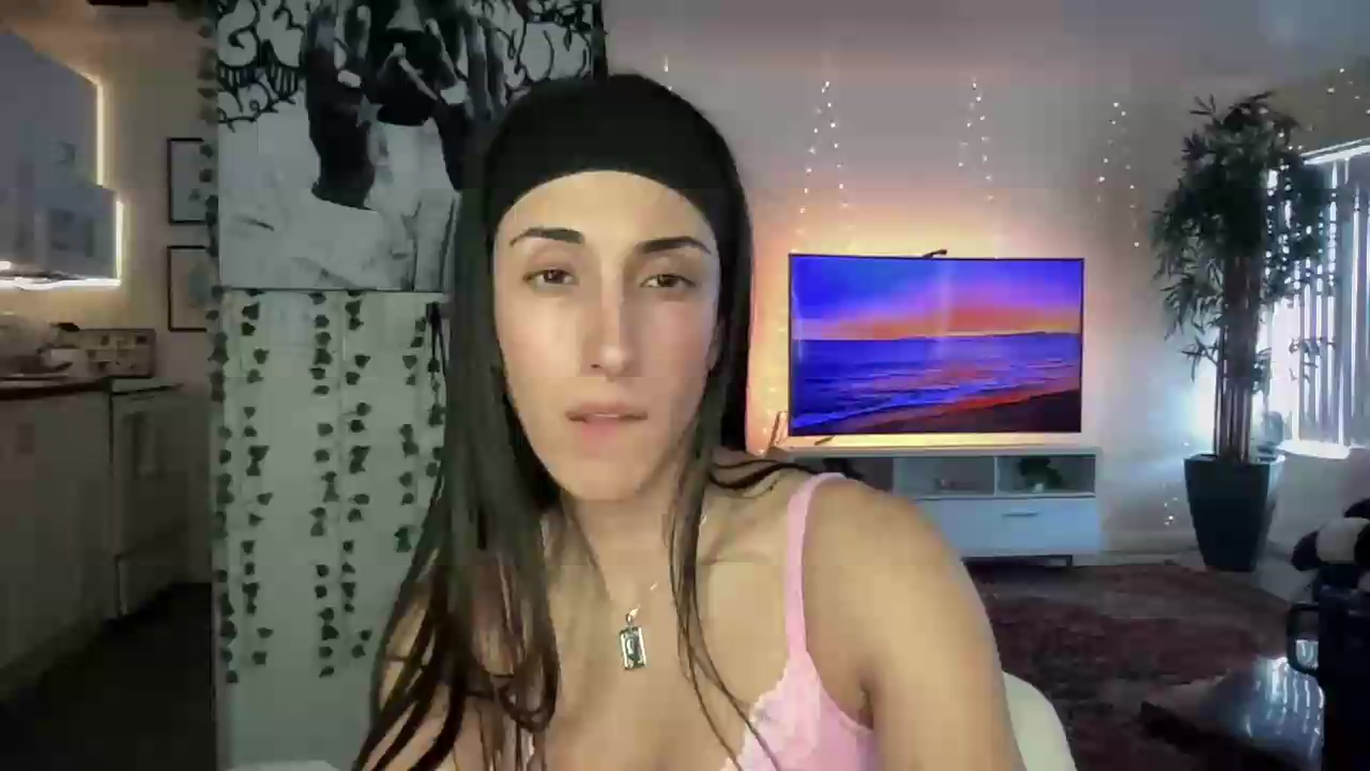 Gallery image thumbnail from LittlePersian's myfreecams stream on, 07/26/2026, 21:21 image 7 of 20