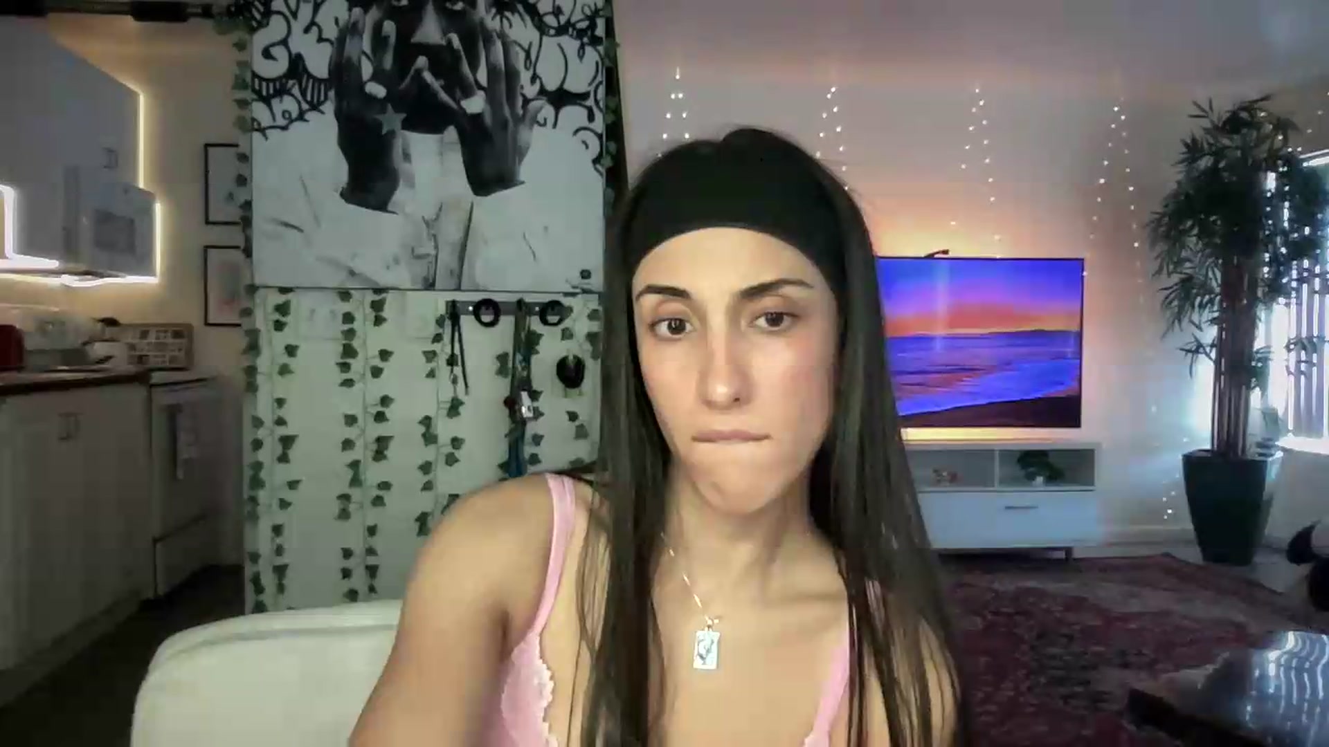 Gallery image thumbnail from LittlePersian's myfreecams stream on, 07/26/2026, 21:36 image 2 of 20
