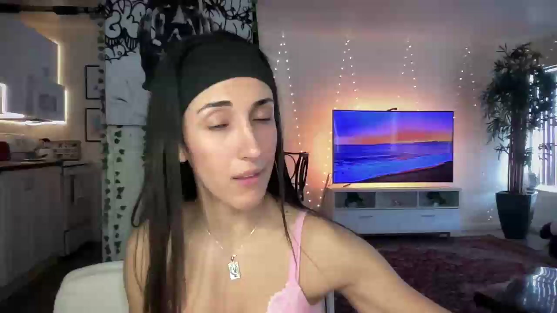 Gallery image thumbnail from LittlePersian's myfreecams stream on, 07/26/2026, 21:36 image 1 of 20