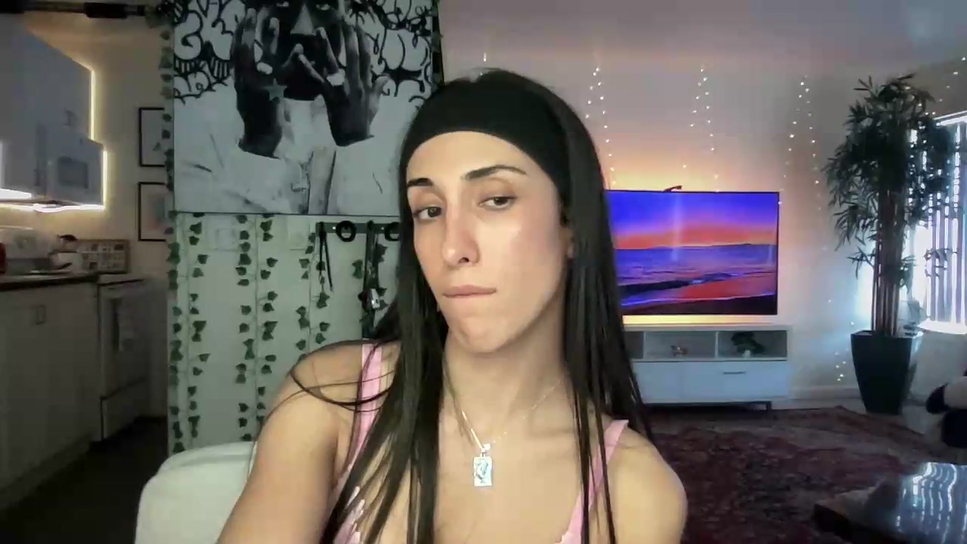 Gallery image thumbnail from LittlePersian's myfreecams stream on, 07/26/2026, 21:36 image 19 of 20