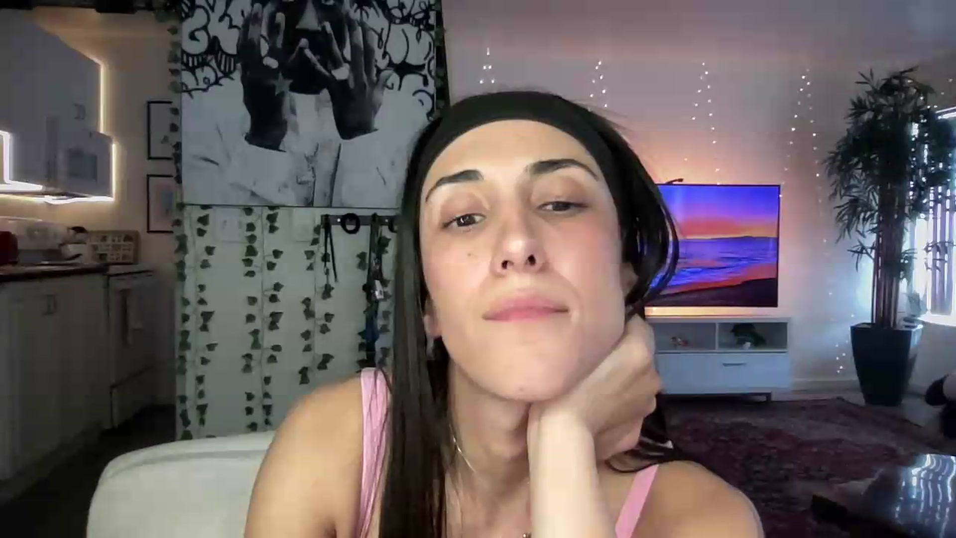 Gallery image thumbnail from LittlePersian's myfreecams stream on, 07/26/2026, 21:36 image 5 of 20