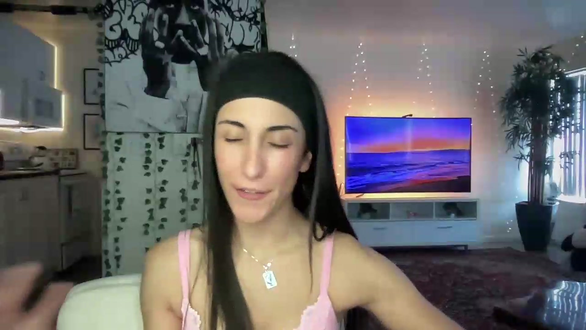 Gallery image thumbnail from LittlePersian's myfreecams stream on, 07/26/2026, 21:36 image 8 of 20