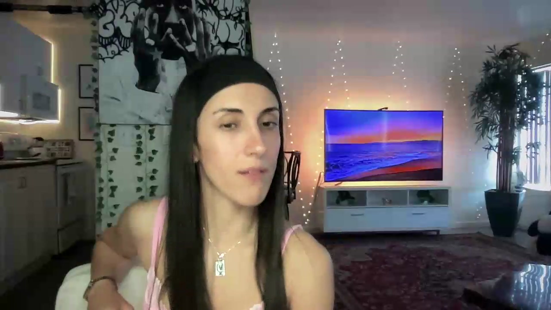 Gallery image thumbnail from LittlePersian's myfreecams stream on, 07/26/2026, 21:36 image 9 of 20