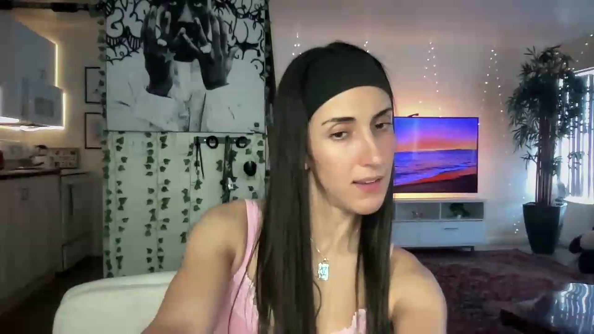 Gallery image thumbnail from LittlePersian's myfreecams stream on, 07/26/2026, 21:36 image 13 of 20