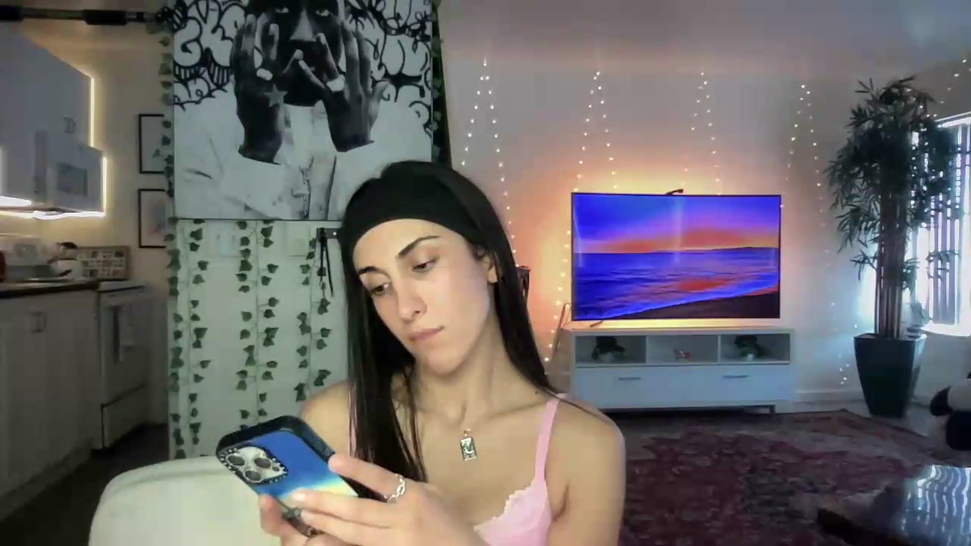Gallery image thumbnail from LittlePersian's myfreecams stream on, 07/26/2026, 21:36 image 6 of 20