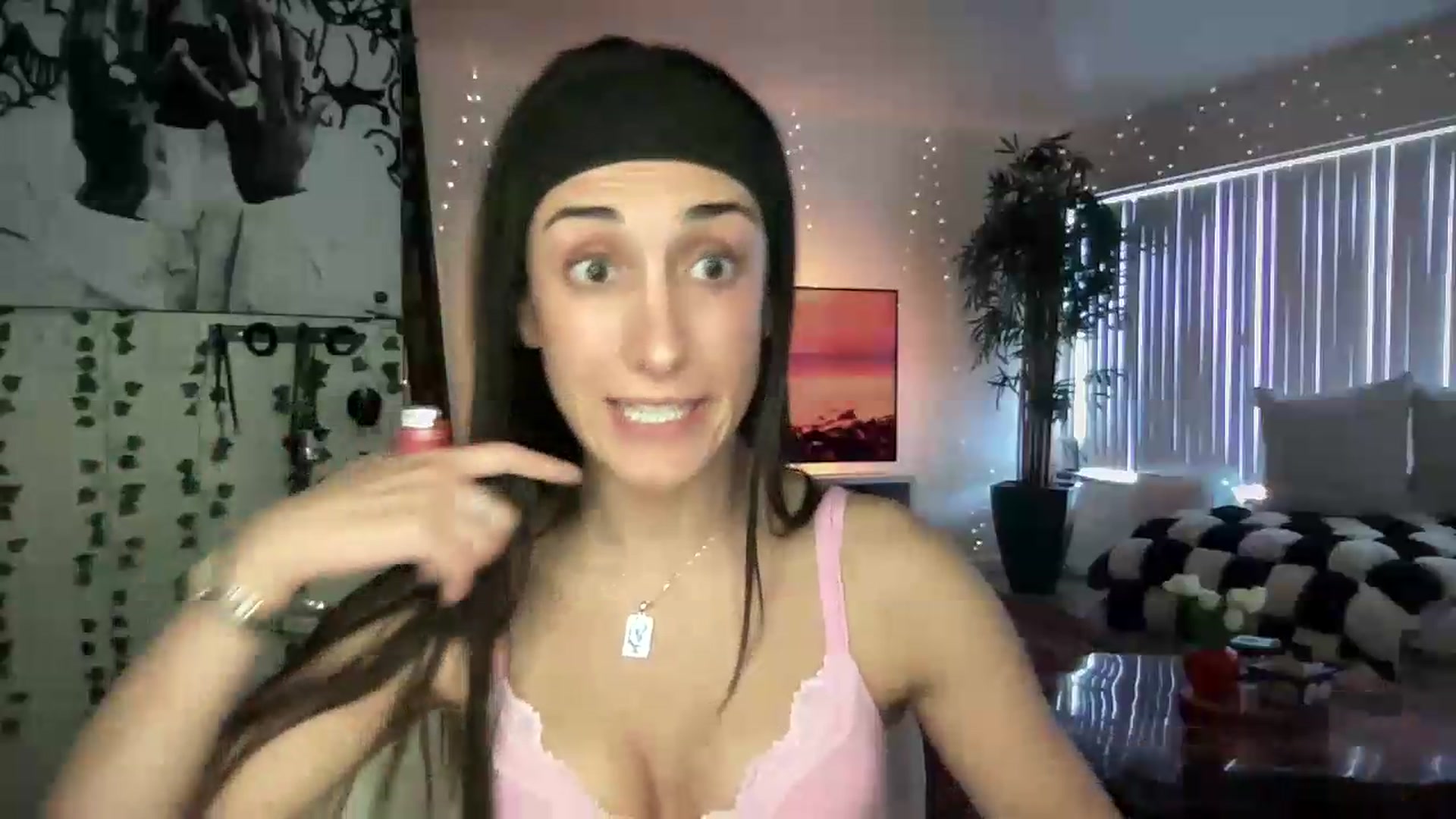 Gallery image thumbnail from LittlePersian's myfreecams stream on, 07/26/2026, 23:34 image 19 of 20