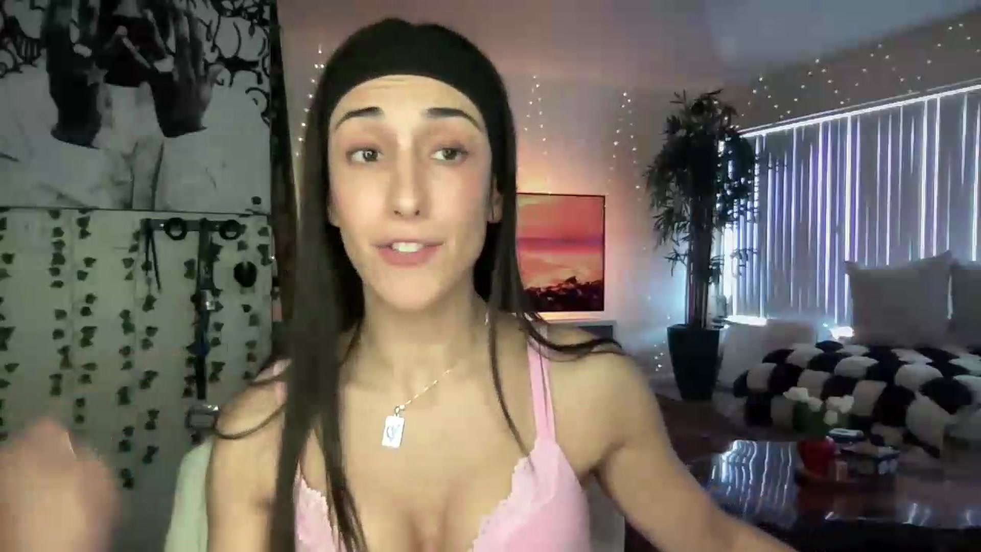 Gallery image thumbnail from LittlePersian's myfreecams stream on, 07/26/2026, 23:34 image 20 of 20