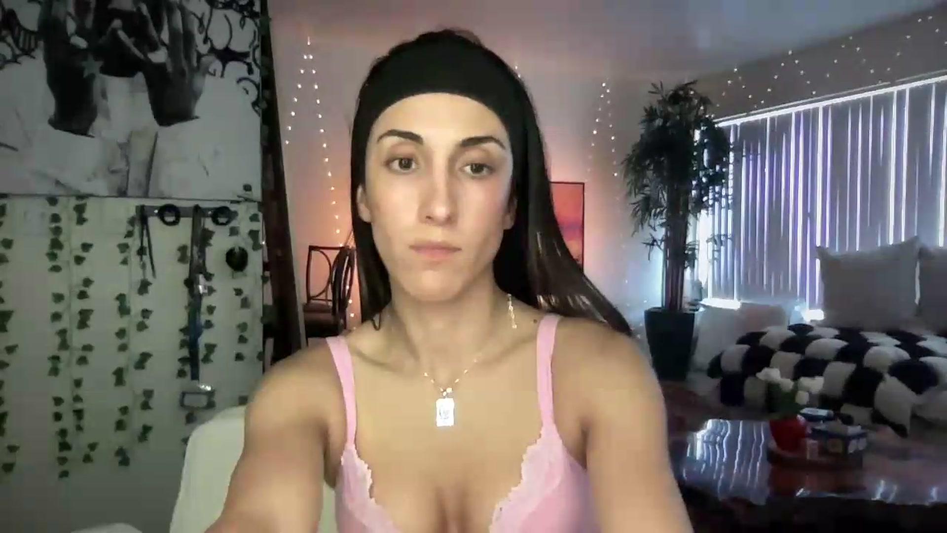 Gallery image thumbnail from LittlePersian's myfreecams stream on, 07/26/2026, 23:34 image 8 of 20