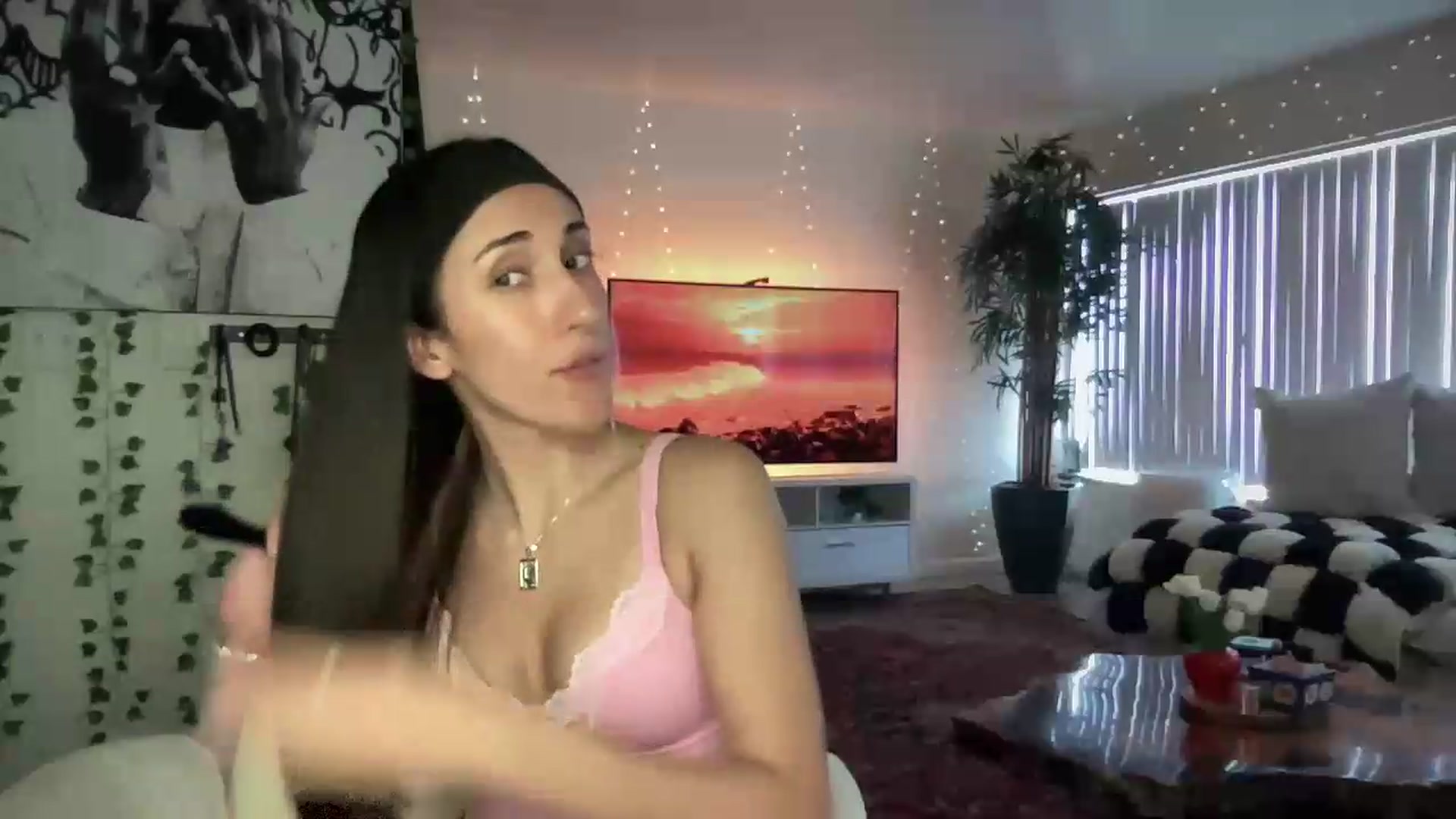 Gallery image thumbnail from LittlePersian's myfreecams stream on, 07/26/2026, 23:34 image 5 of 20