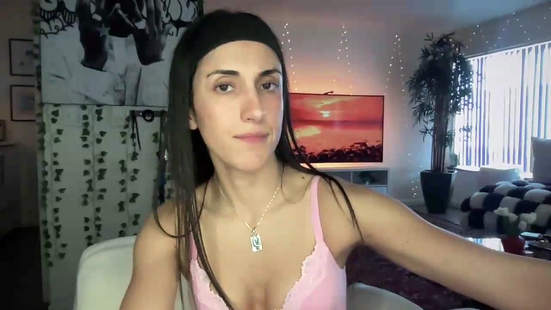 Gallery image thumbnail from LittlePersian's myfreecams stream on, 07/27/2026, 01:02 image 5 of 20