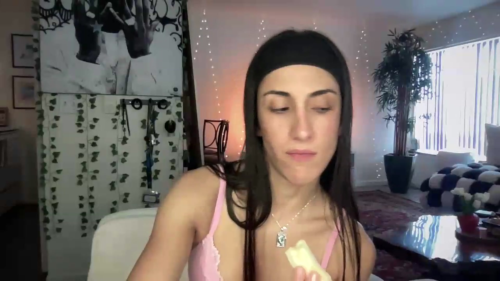Gallery image thumbnail from LittlePersian's myfreecams stream on, 07/27/2026, 01:02 image 10 of 20