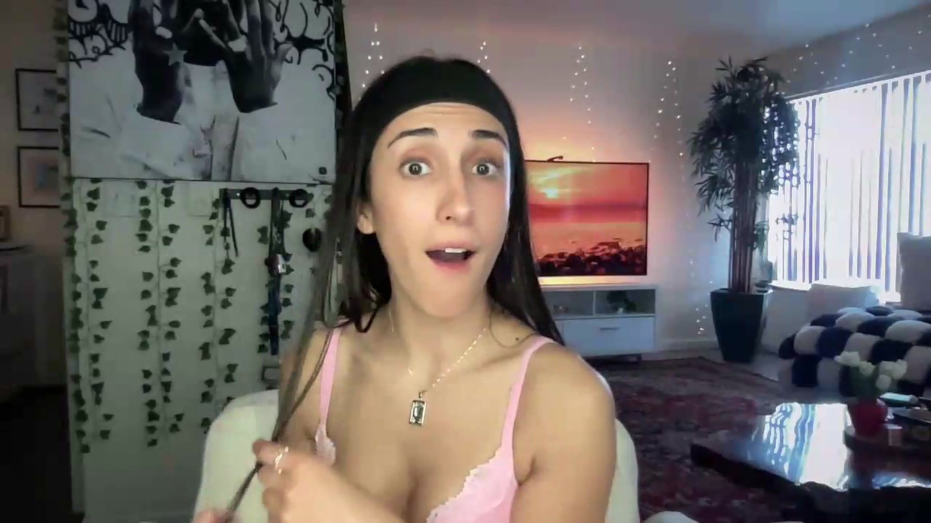 Gallery image thumbnail from LittlePersian's myfreecams stream on, 07/27/2026, 01:02 image 4 of 20