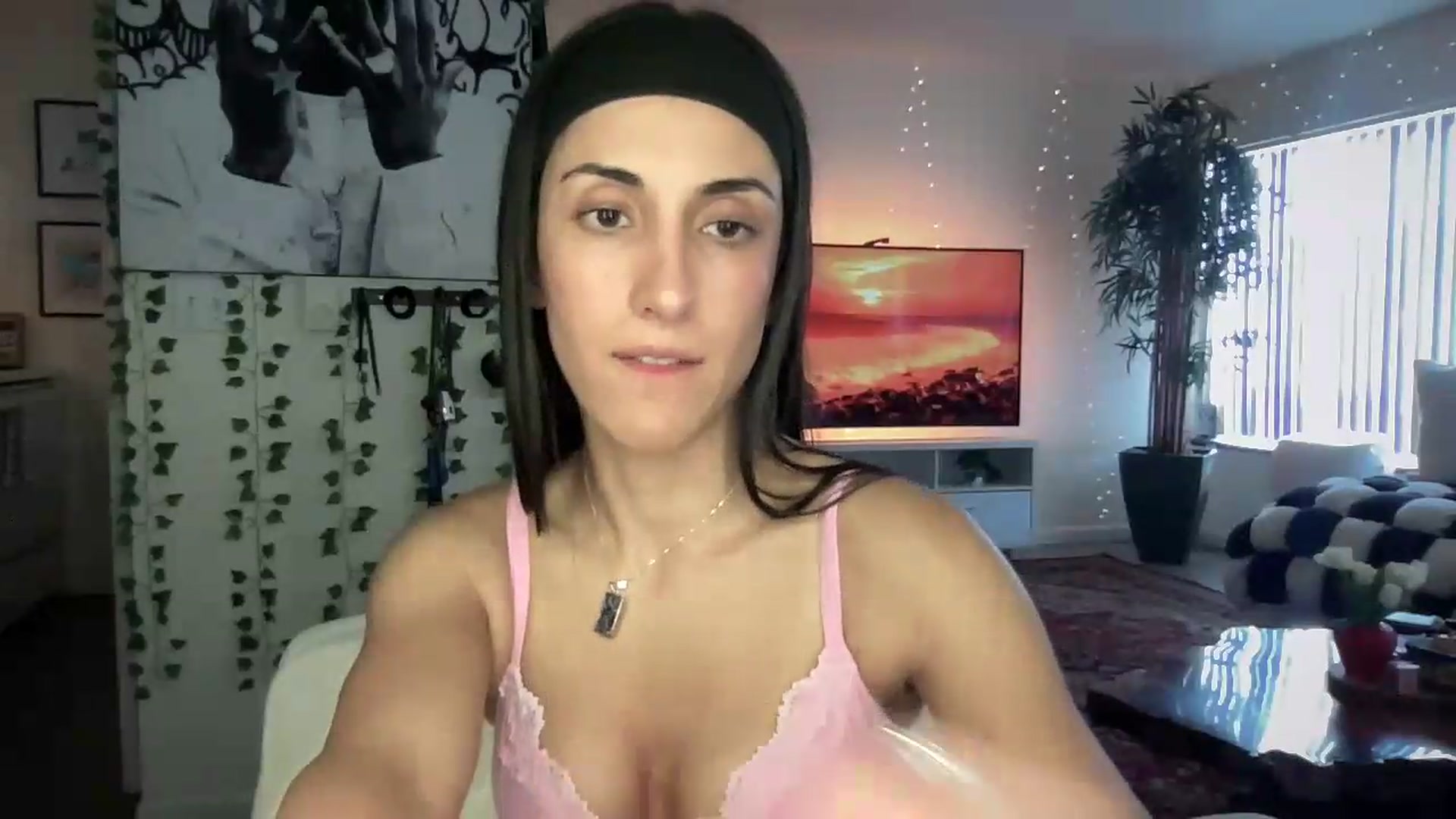 Gallery image thumbnail from LittlePersian's myfreecams stream on, 07/27/2026, 01:02 image 14 of 20