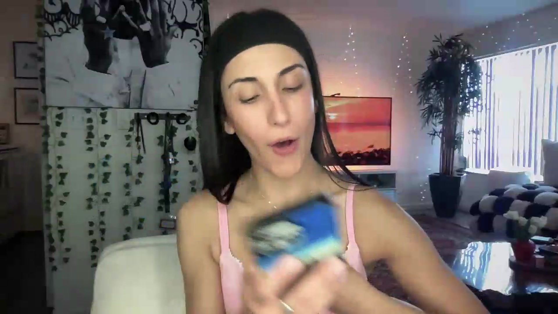 Gallery image thumbnail from LittlePersian's myfreecams stream on, 07/27/2026, 01:02 image 7 of 20