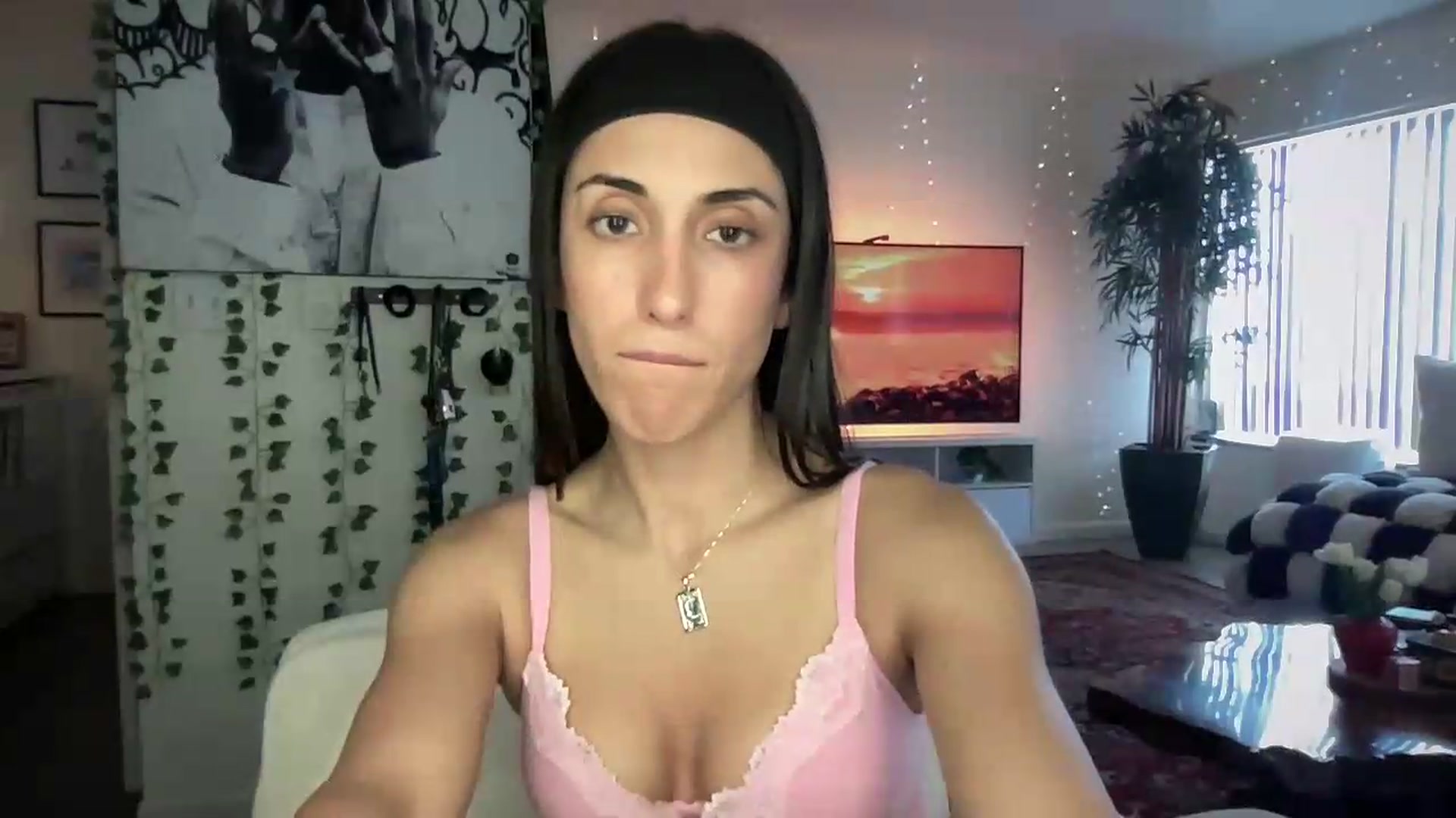 Gallery image thumbnail from LittlePersian's myfreecams stream on, 07/27/2026, 01:02 image 13 of 20