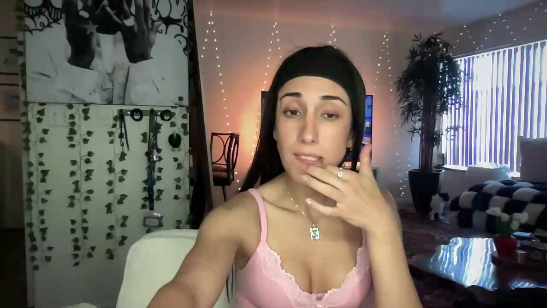 Gallery image thumbnail from LittlePersian's myfreecams stream on, 07/27/2026, 01:42 image 13 of 20