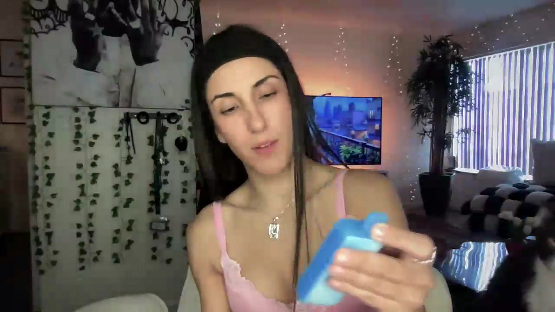 Gallery image thumbnail from LittlePersian's myfreecams stream on, 07/27/2026, 01:42 image 17 of 20