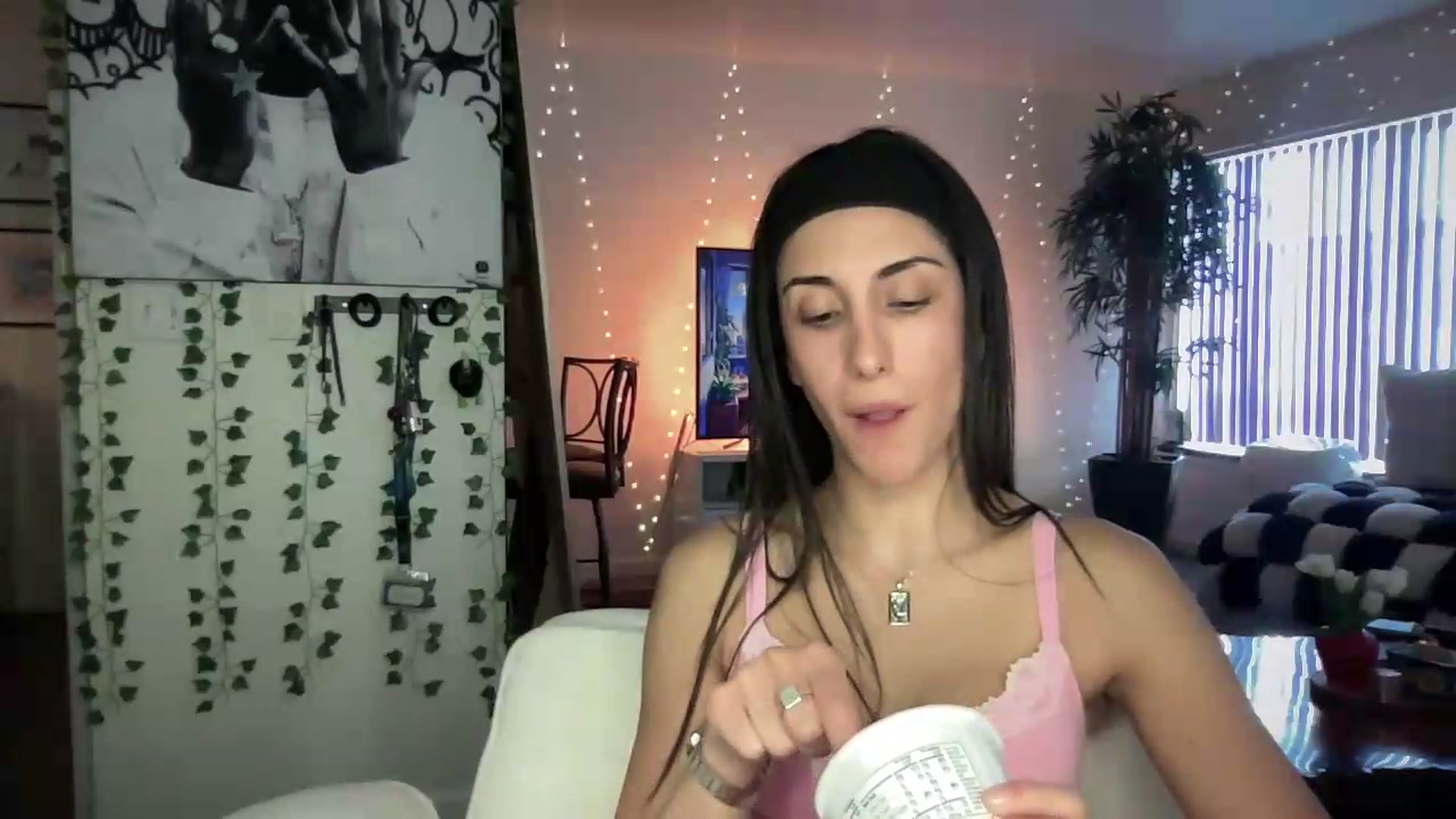 Gallery image thumbnail from LittlePersian's myfreecams stream on, 07/27/2026, 01:42 image 10 of 20