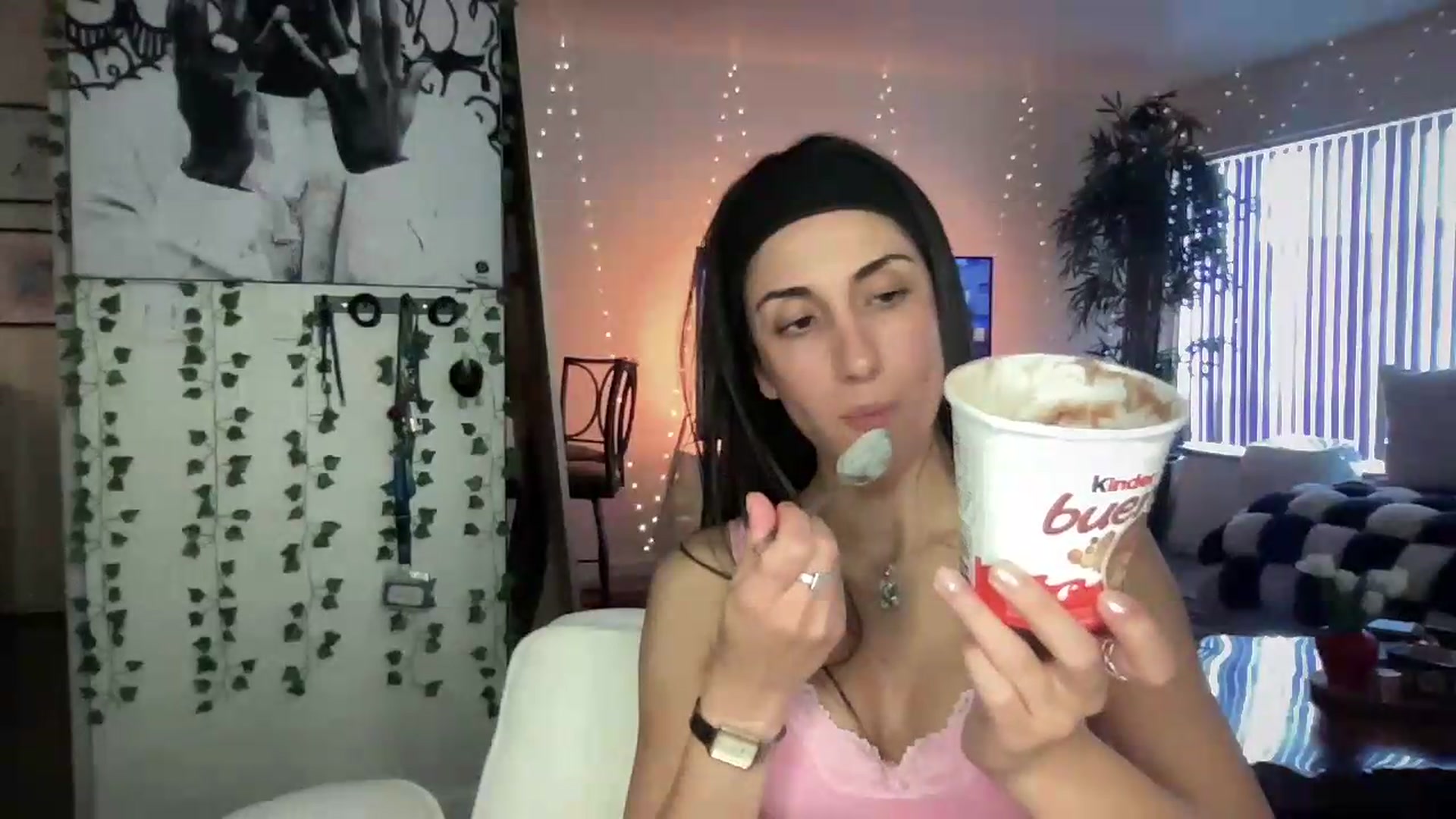 Gallery image thumbnail from LittlePersian's myfreecams stream on, 07/27/2026, 01:42 image 9 of 20