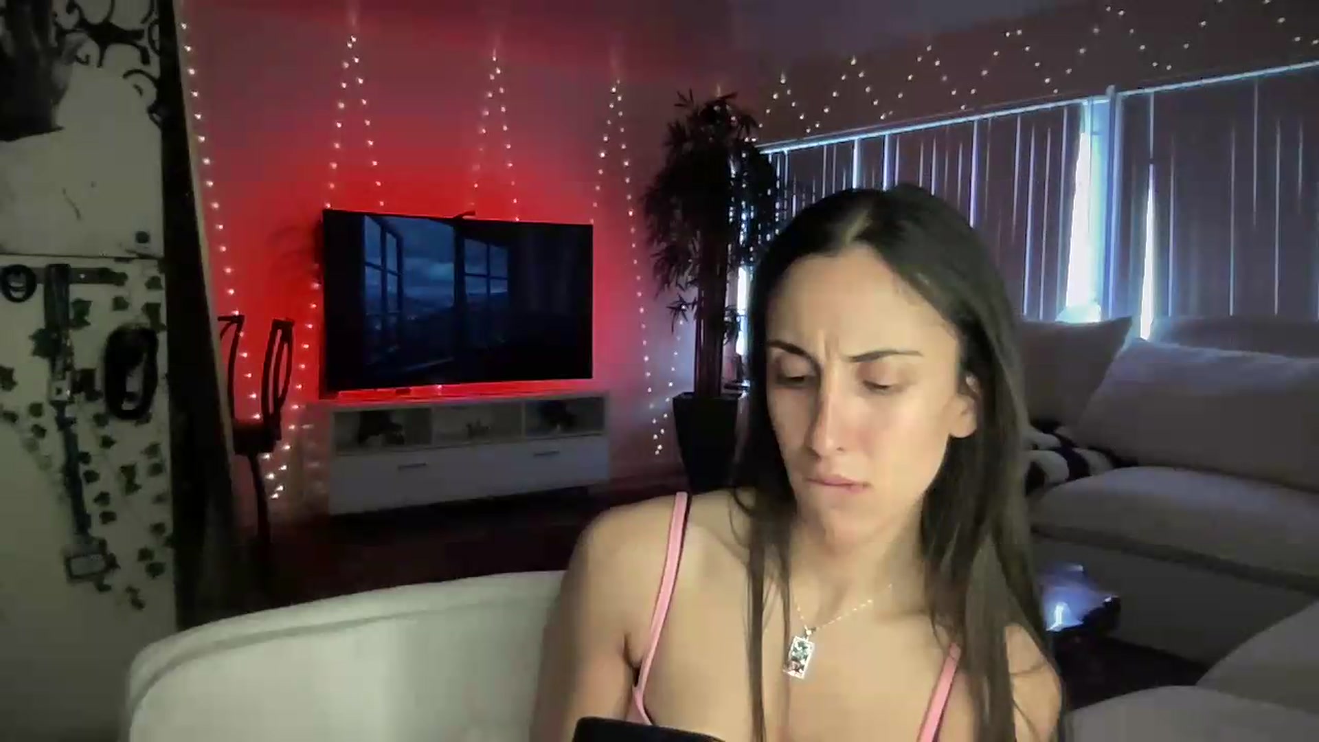 Gallery image thumbnail from LittlePersian's myfreecams stream on, 08/01/2026, 14:11 image 16 of 20