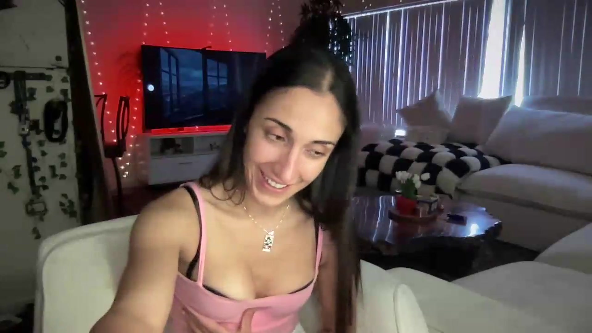Gallery image thumbnail from LittlePersian's myfreecams stream on, 08/01/2026, 14:51 image 15 of 20