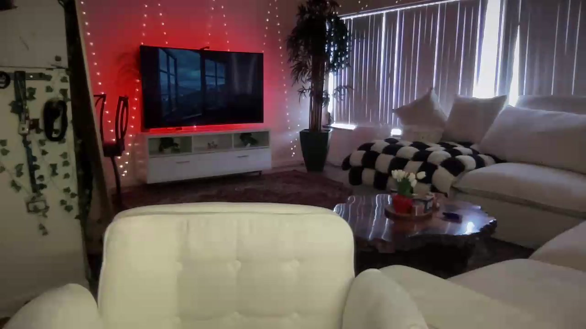 Gallery image thumbnail from LittlePersian's myfreecams stream on, 08/01/2026, 14:51 image 19 of 20