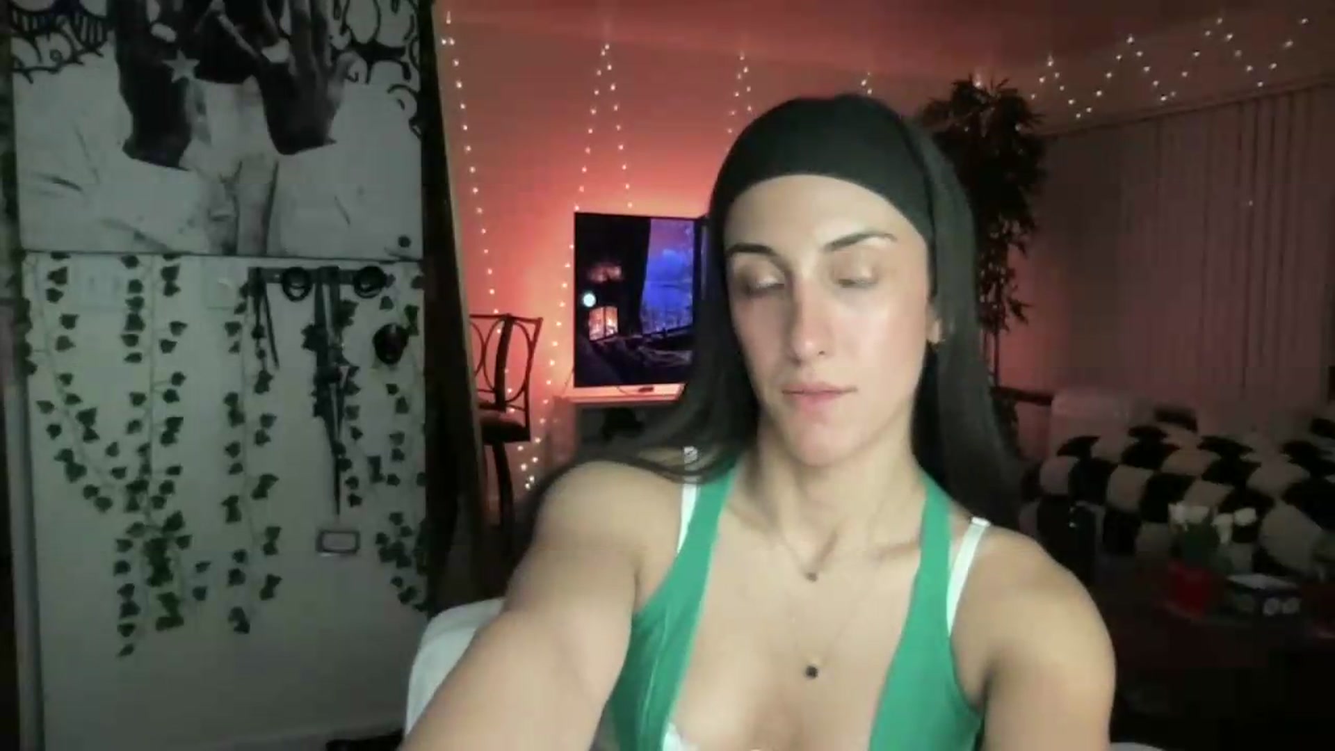 Gallery image thumbnail from LittlePersian's myfreecams stream on, 08/09/2026, 08:25 image 15 of 20