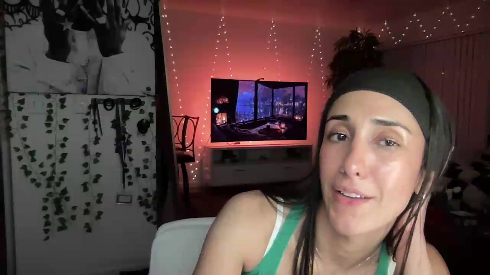 Gallery image thumbnail from LittlePersian's myfreecams stream on, 08/09/2026, 08:25 image 17 of 20